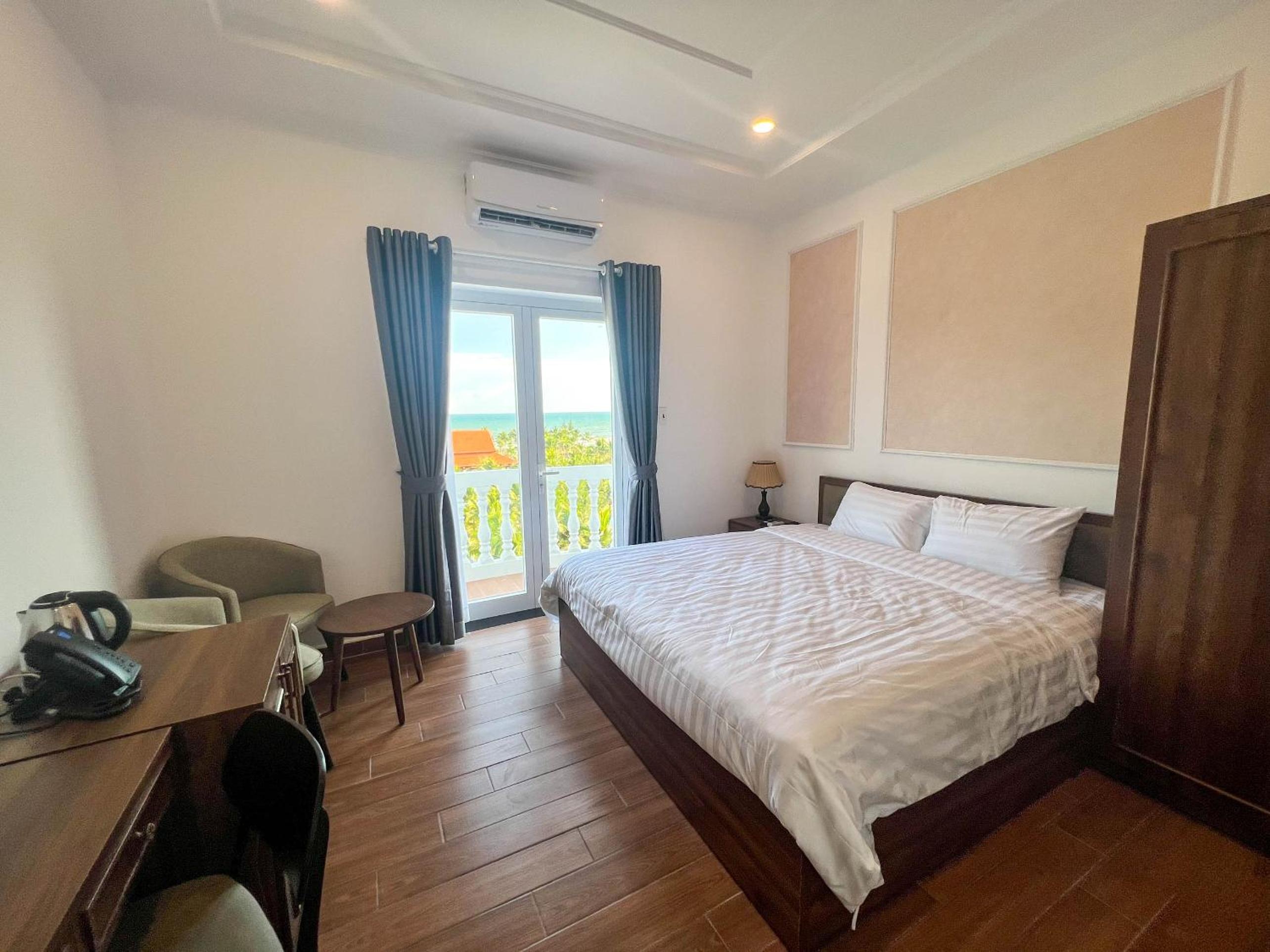 Deluxe Double Room With Balcony And Sea View