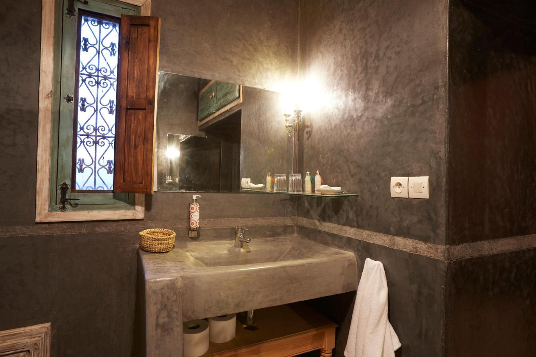 Suite with Mountain View - Photo 21