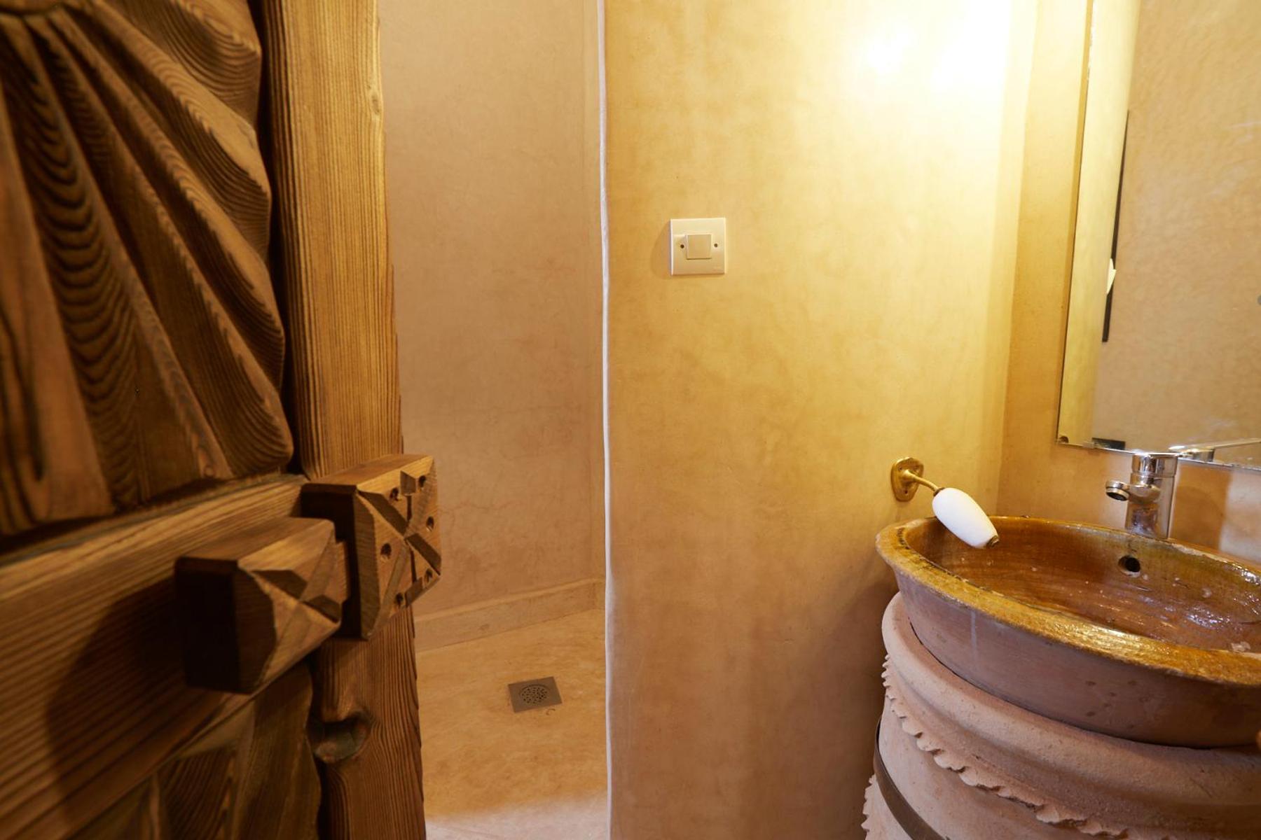 Double Room - Photo 12