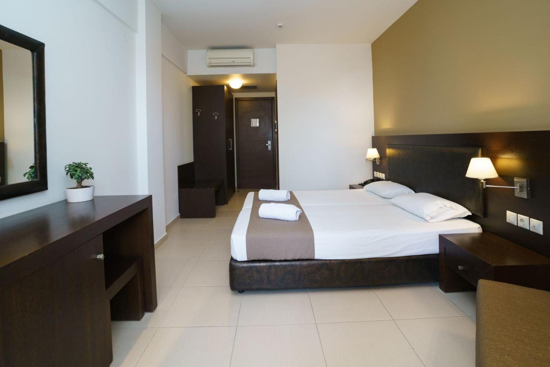 Double or Twin Room with Sea View