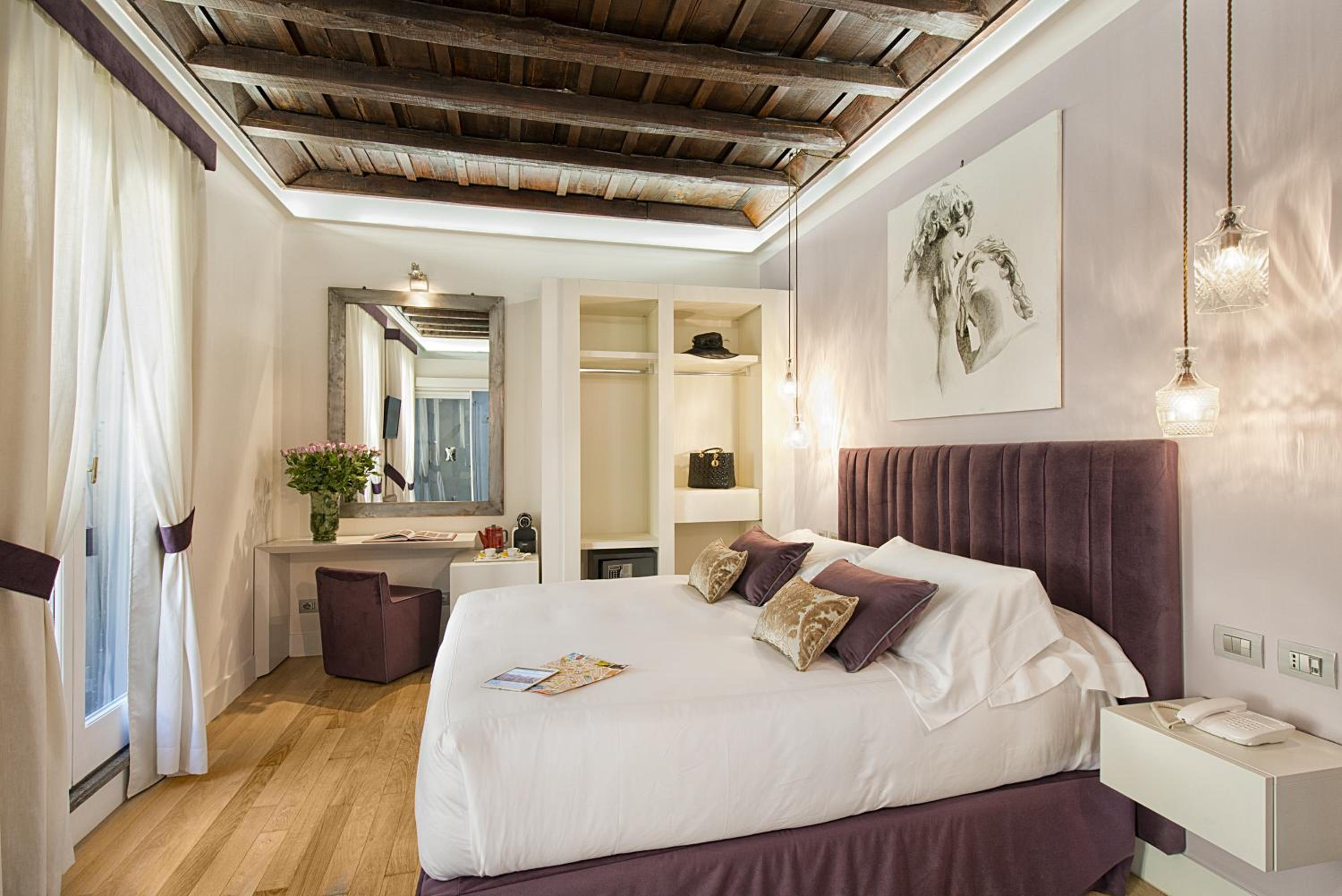 Deluxe Double Room with Balcony photo 2