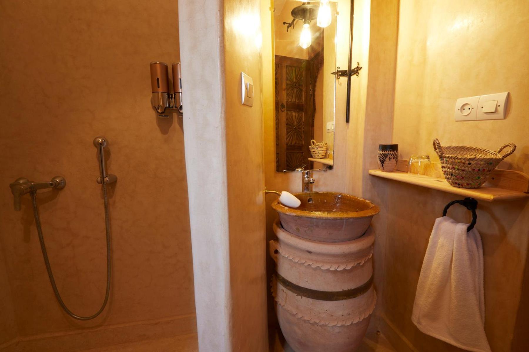 Double Room - Photo 22