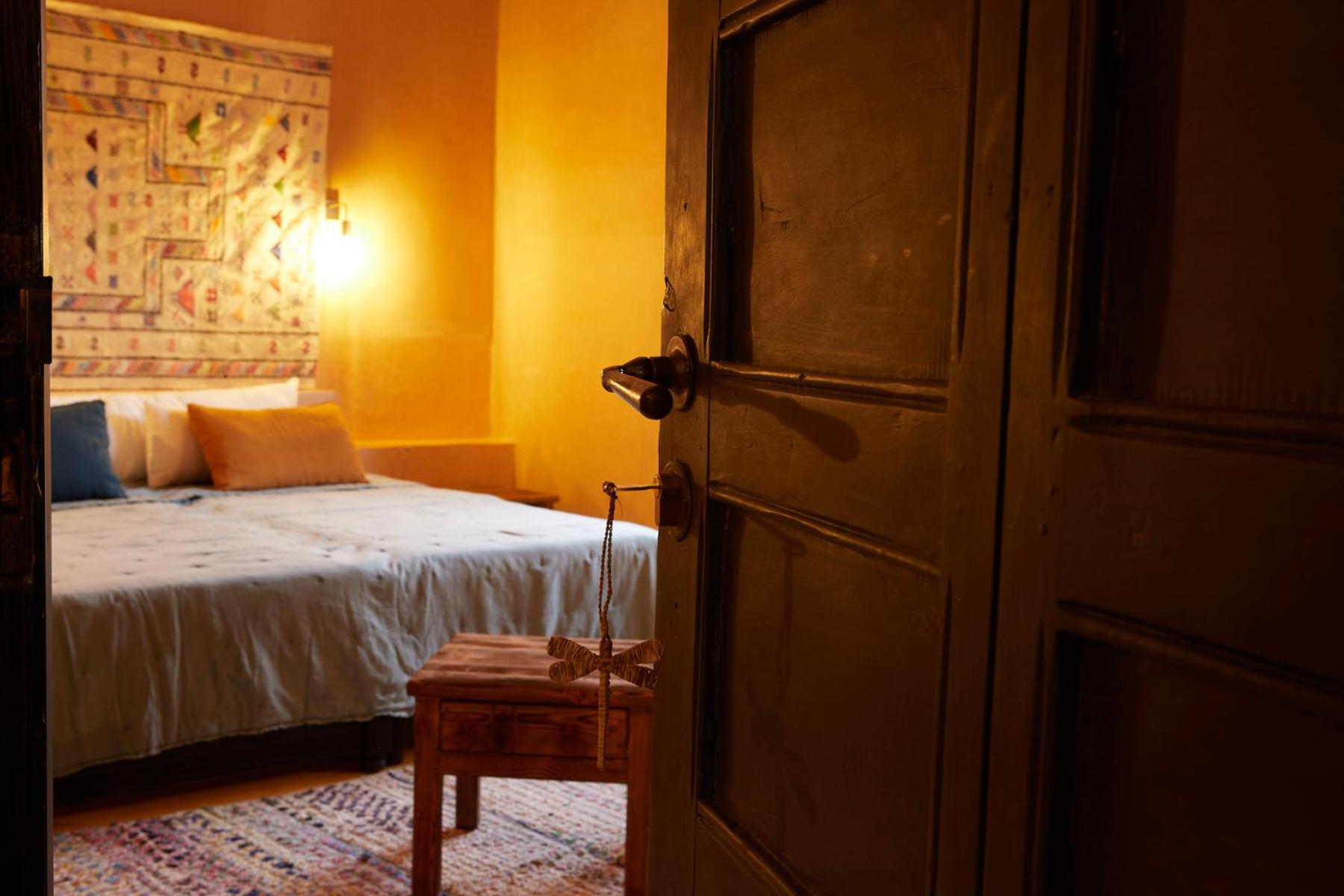 Suite - Photo 29