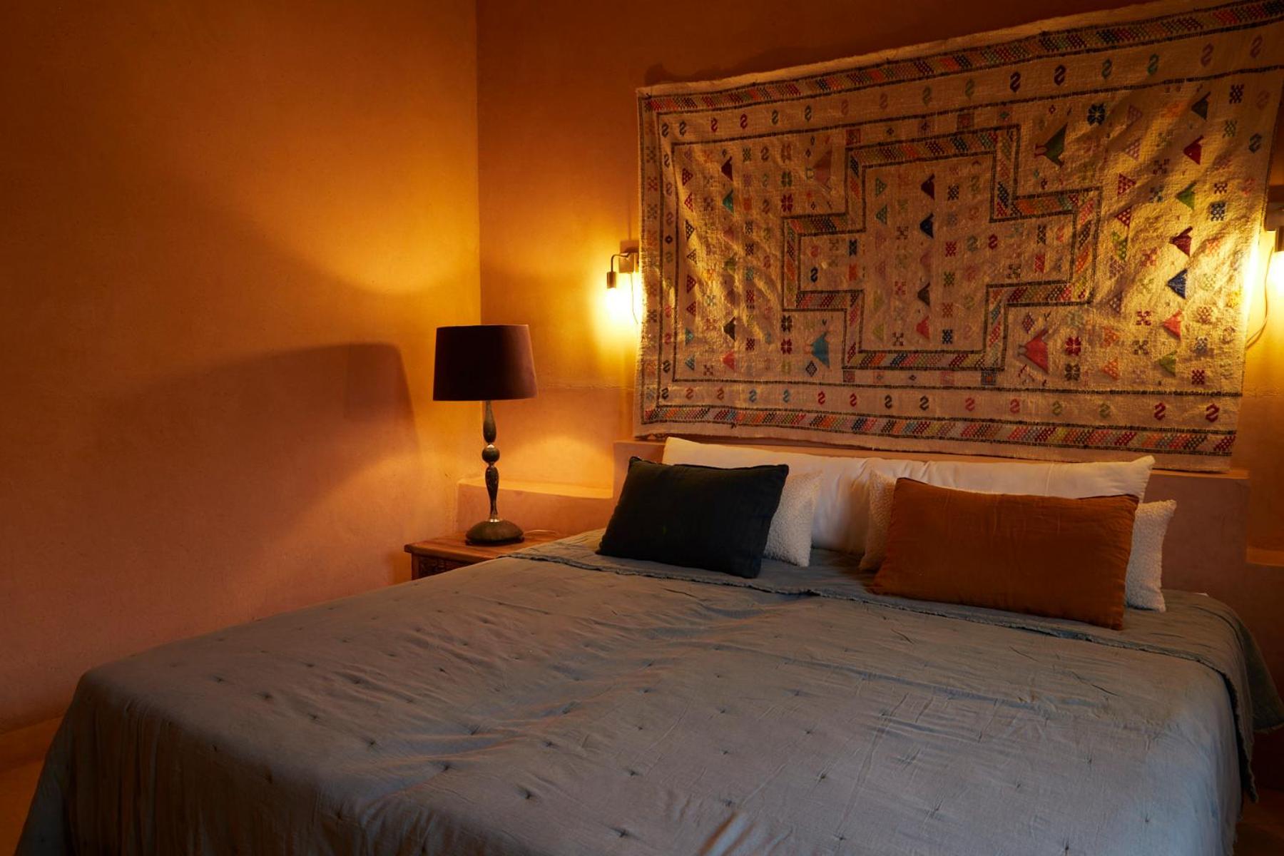 Suite - Photo 23