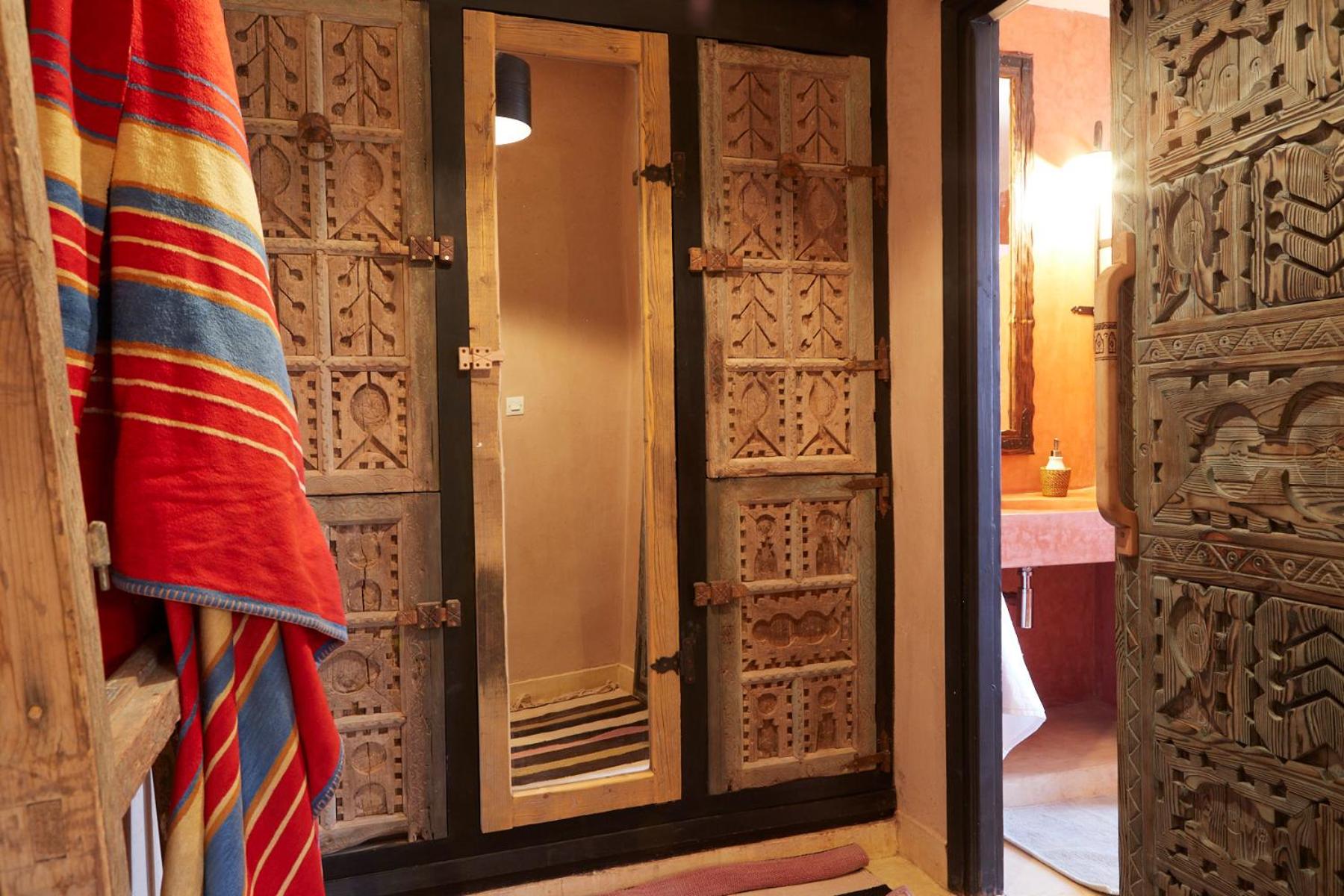 Suite - Photo 28