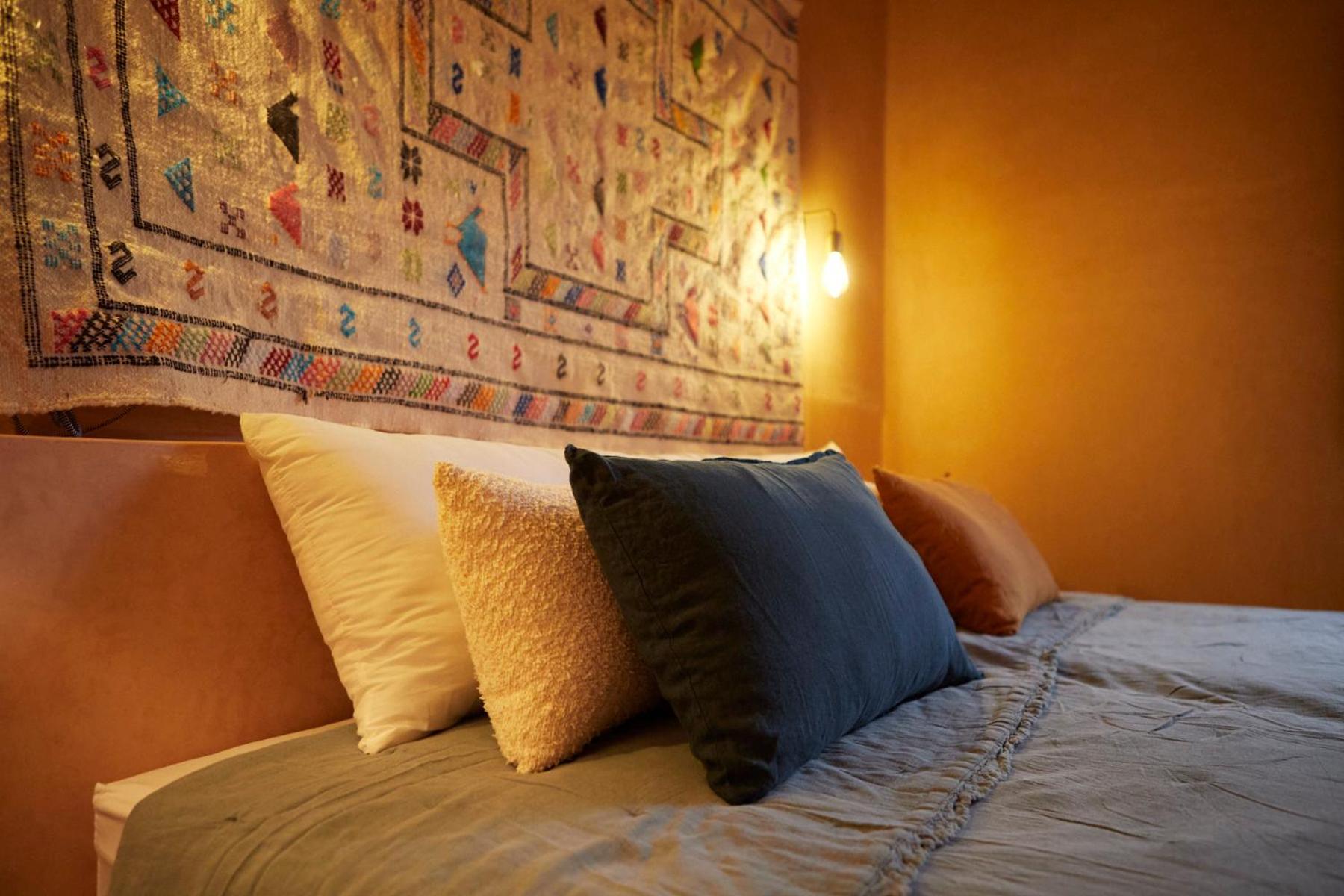 Suite - Photo 26