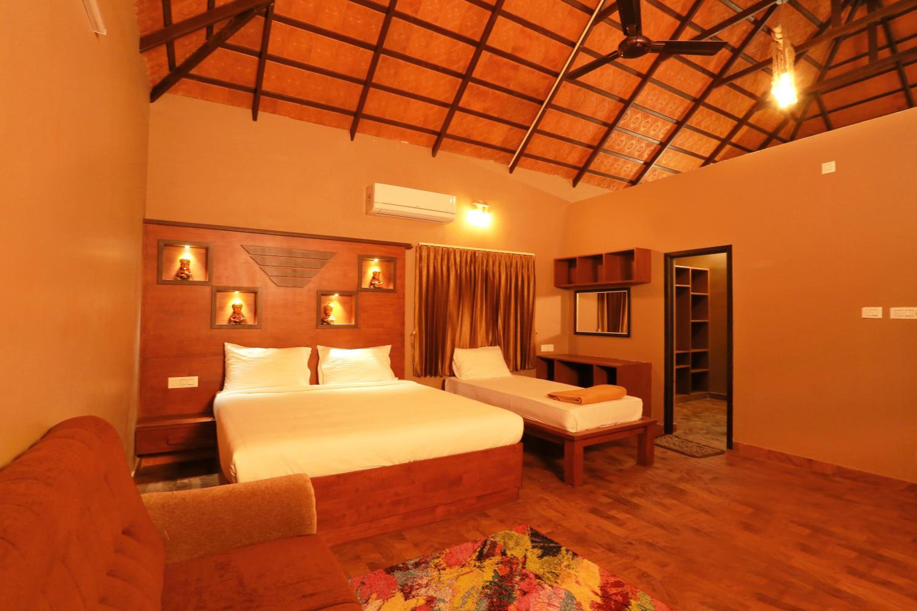 Double Room with Pool View - Photo 6