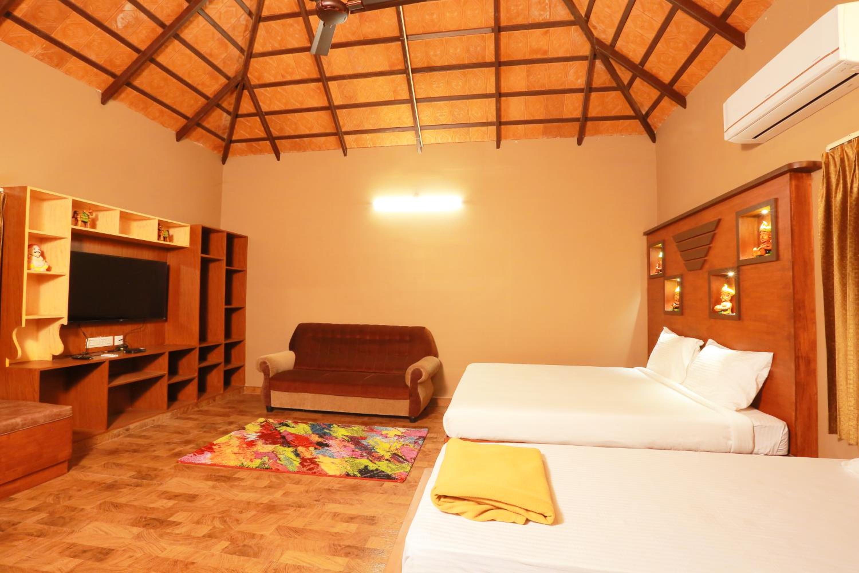 Double Room with Pool View - Photo 7