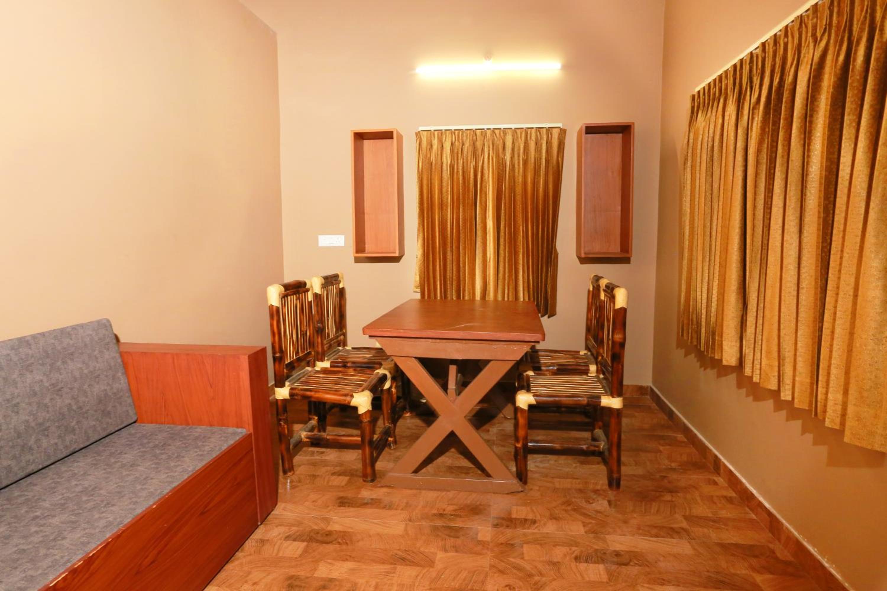 Double Room with Pool View - Photo 5