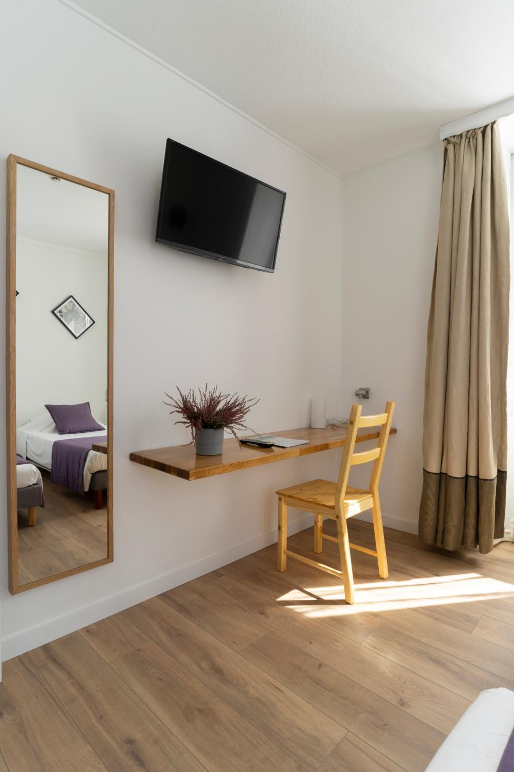 Twin Room with City View photo 3