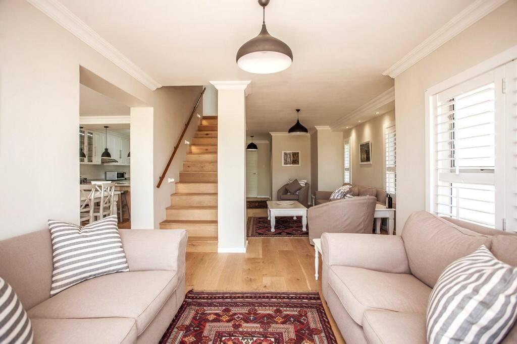 Three-Bedroom Apartment photo 1