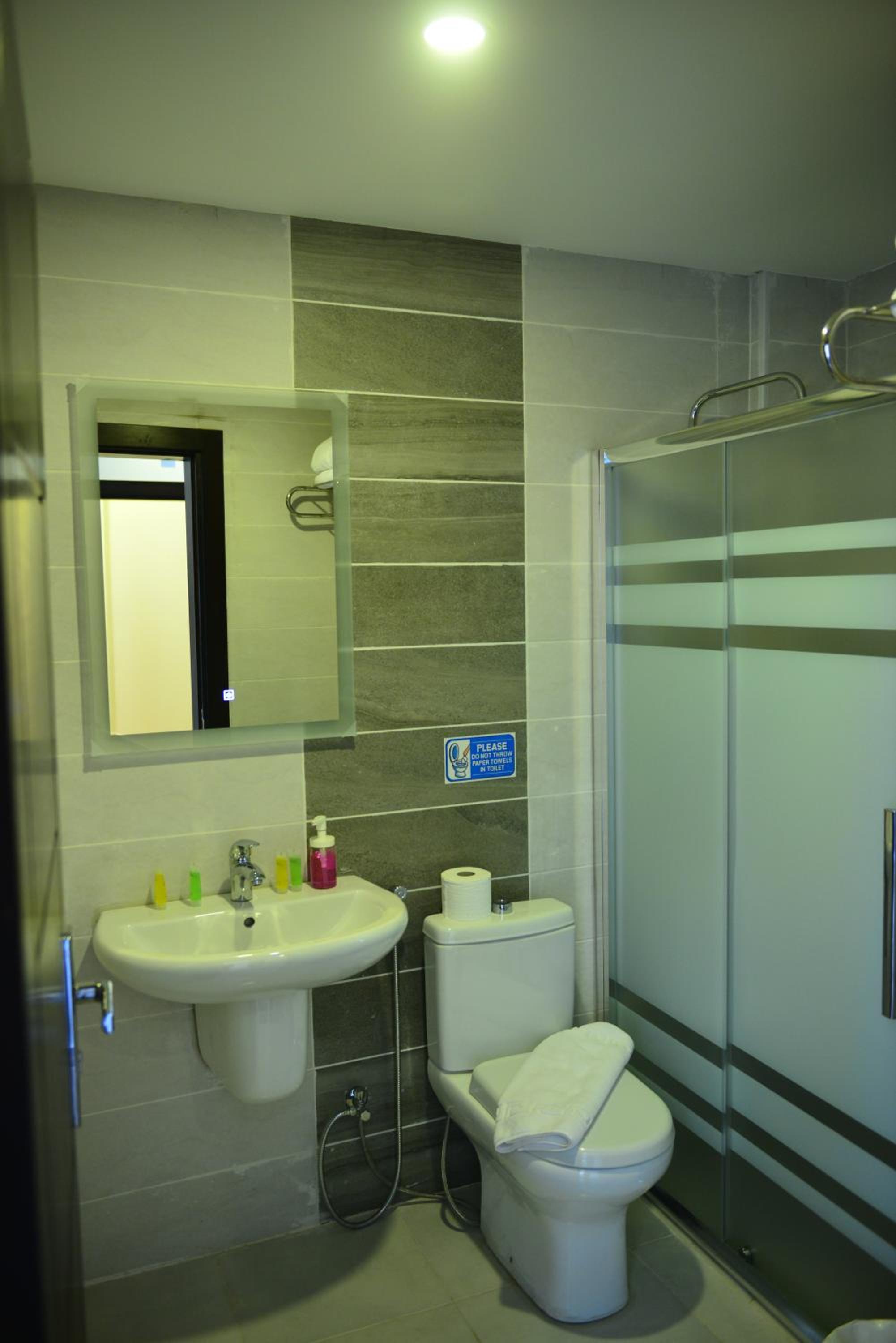 Deluxe Double Room - Photo 13