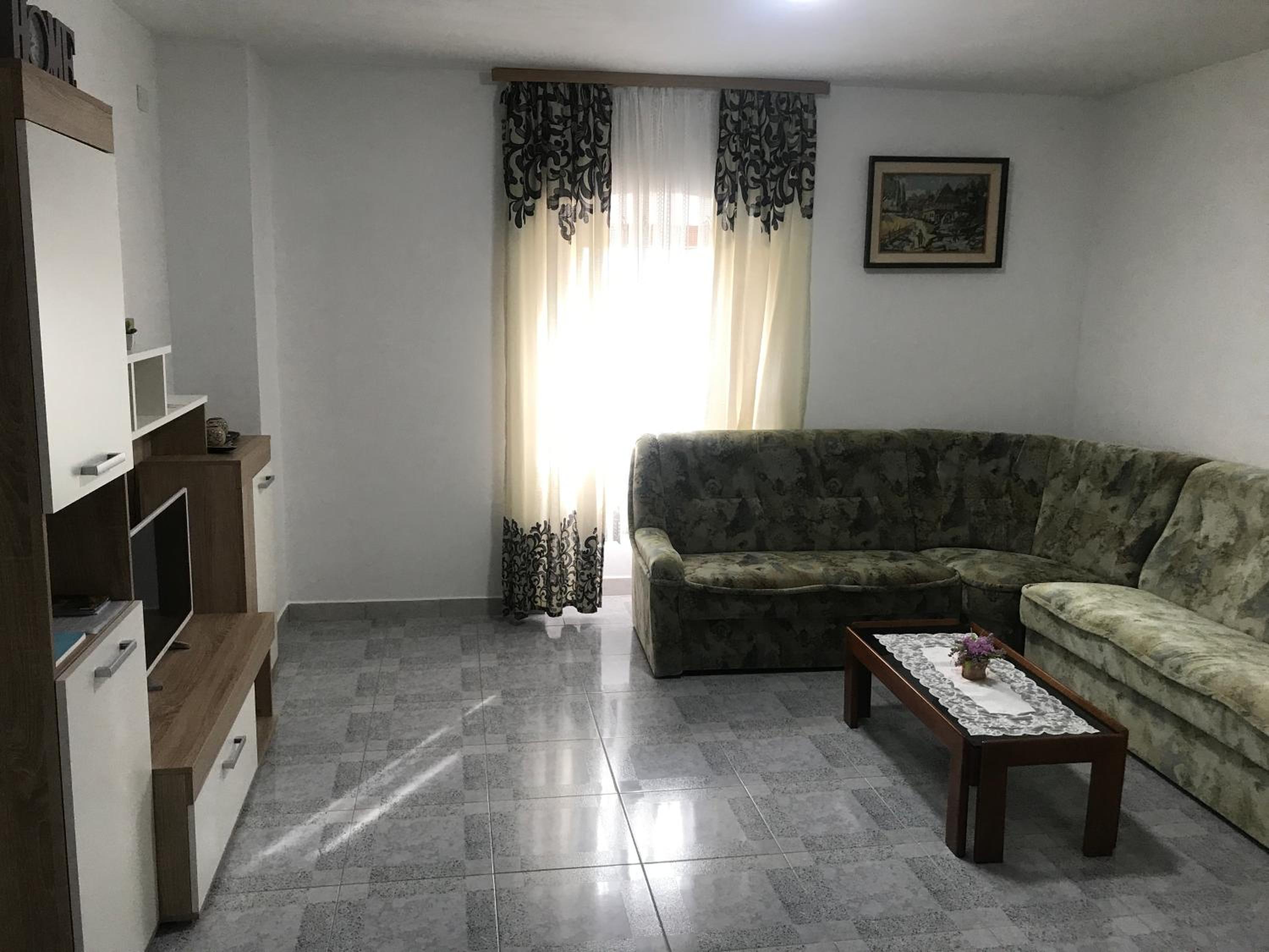 Apartment photo 2