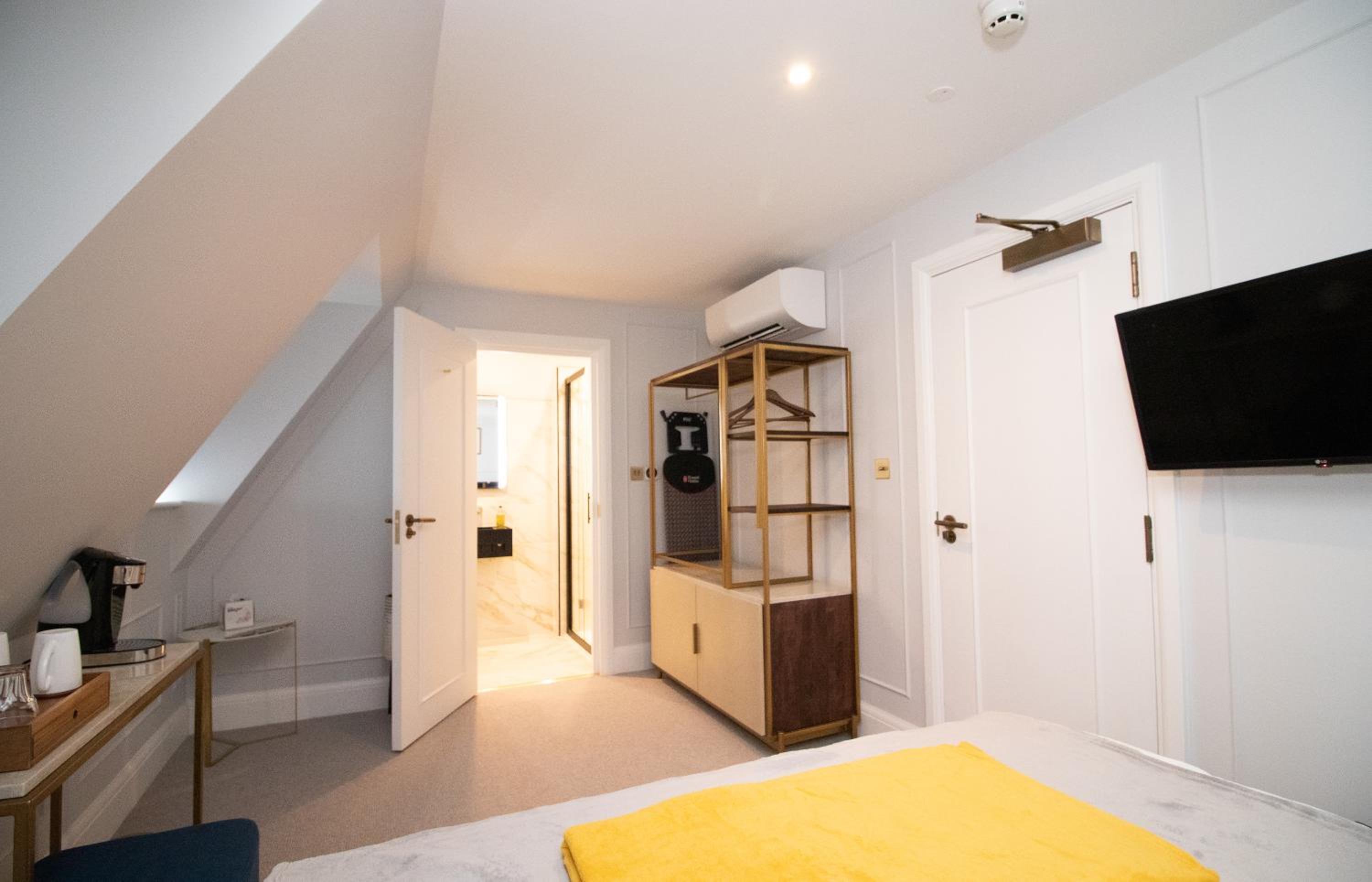 Deluxe Double Room with Shower photo 1