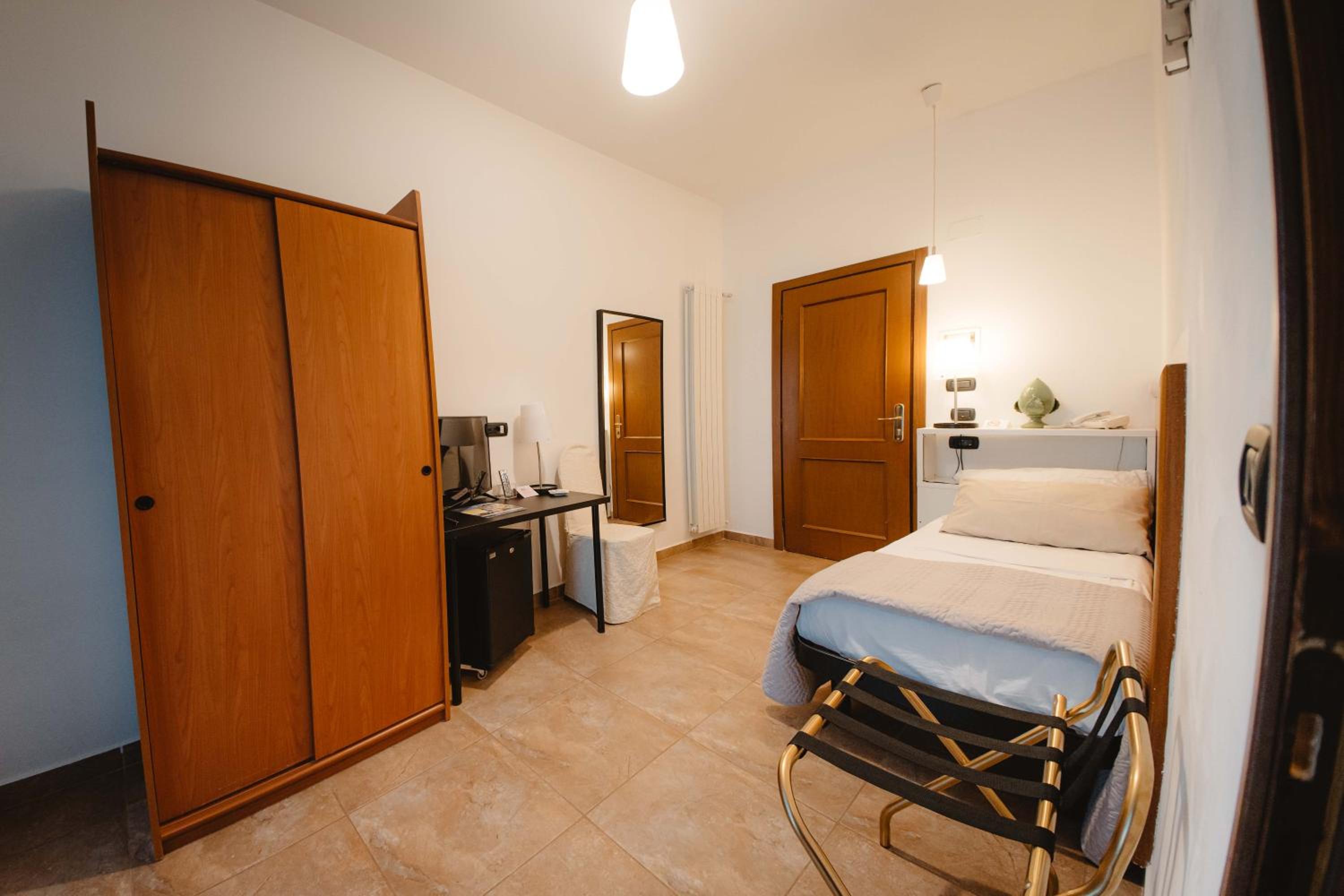Single Room photo 2