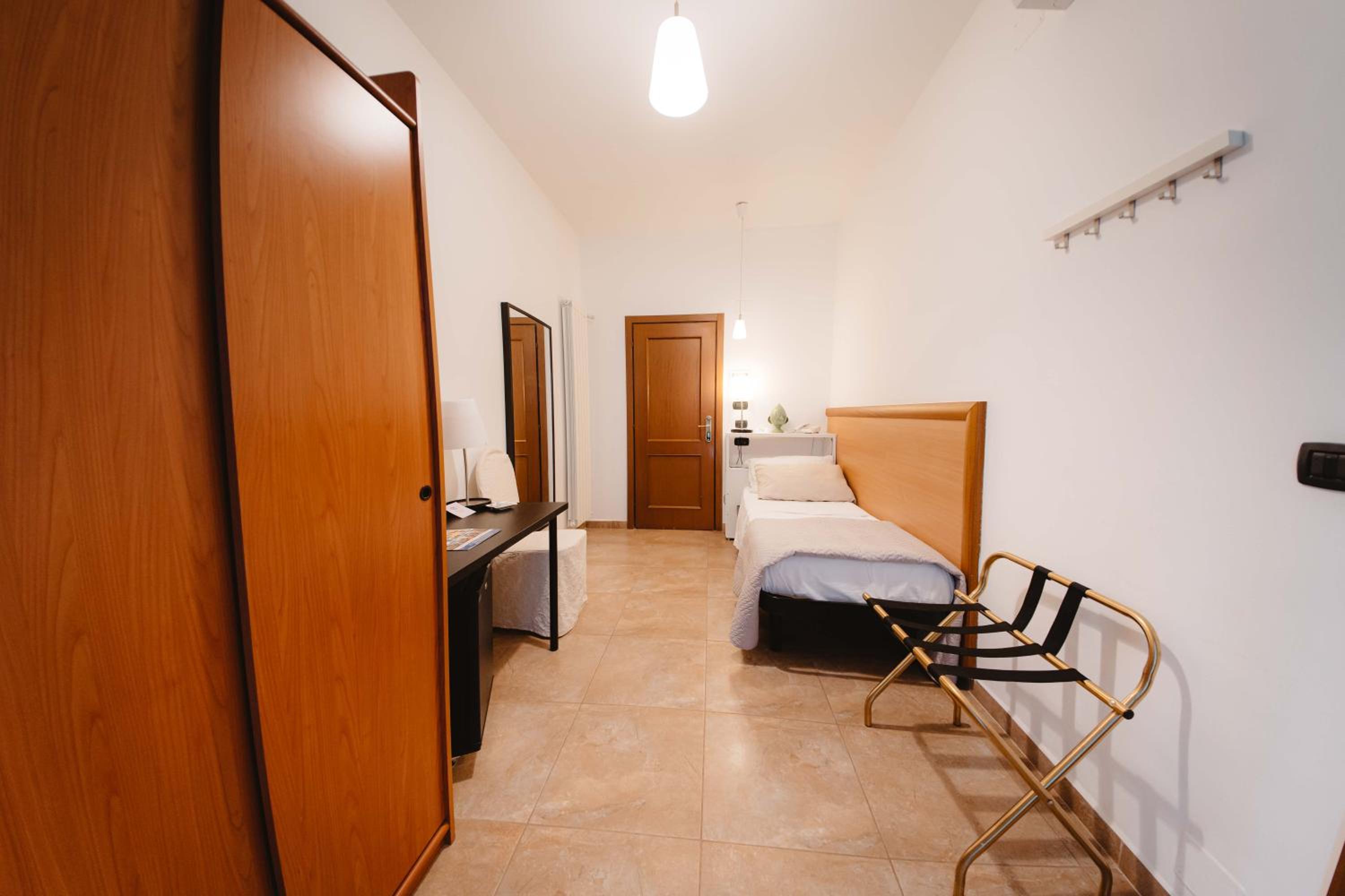 Single Room photo 3