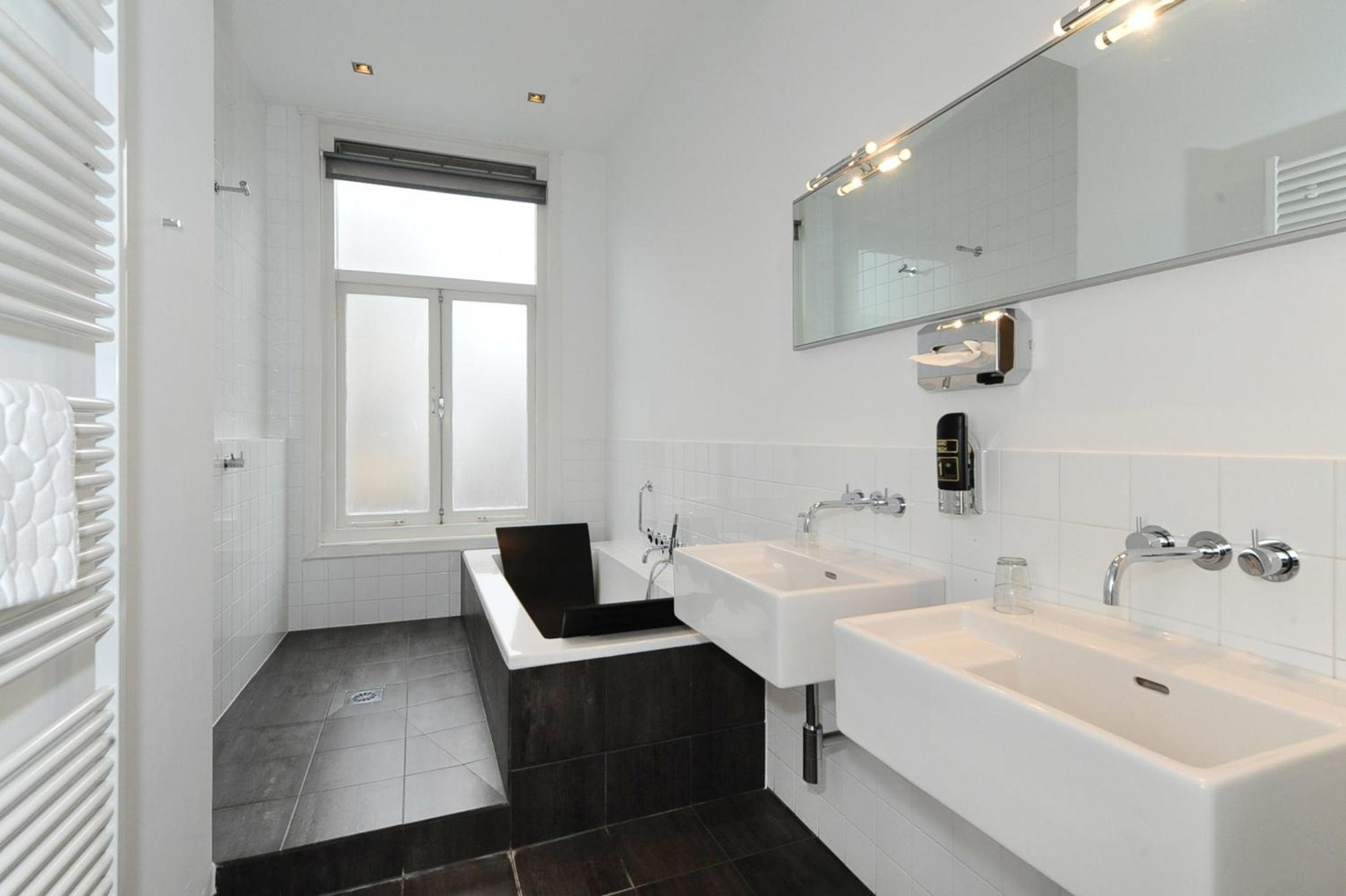 Triple Room with Bath - Photo 2