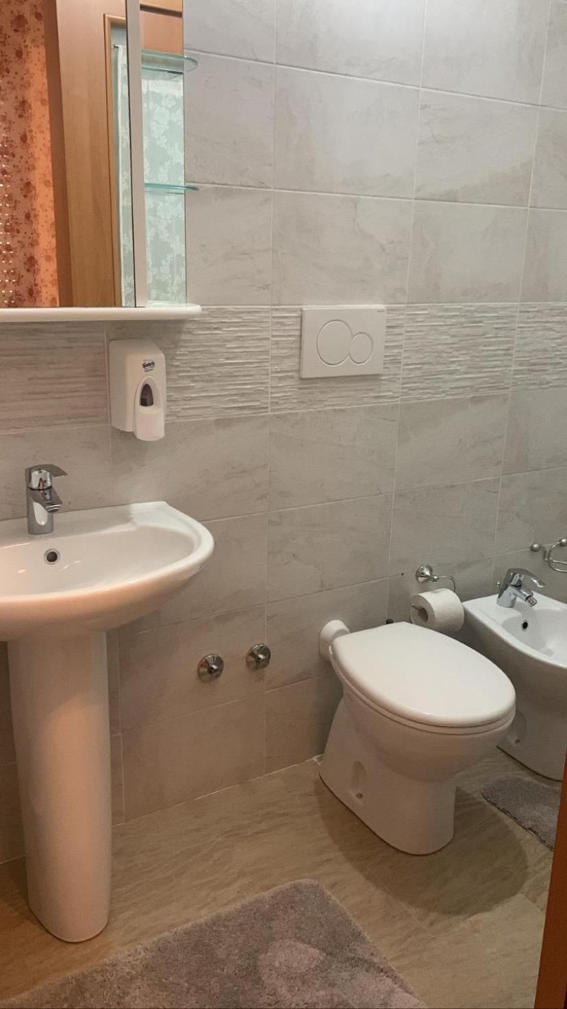 Twin Room with Private Bathroom photo 2