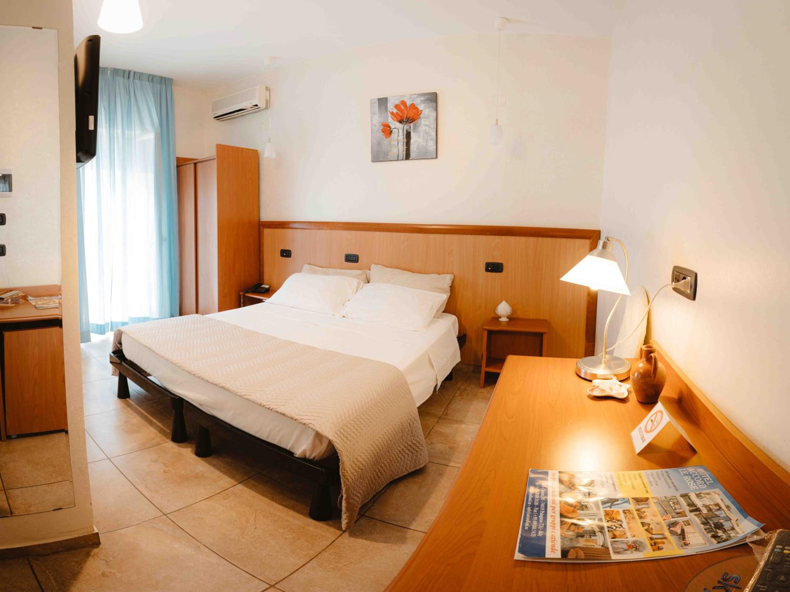 Double or Twin Room with Balcony - Photo 7