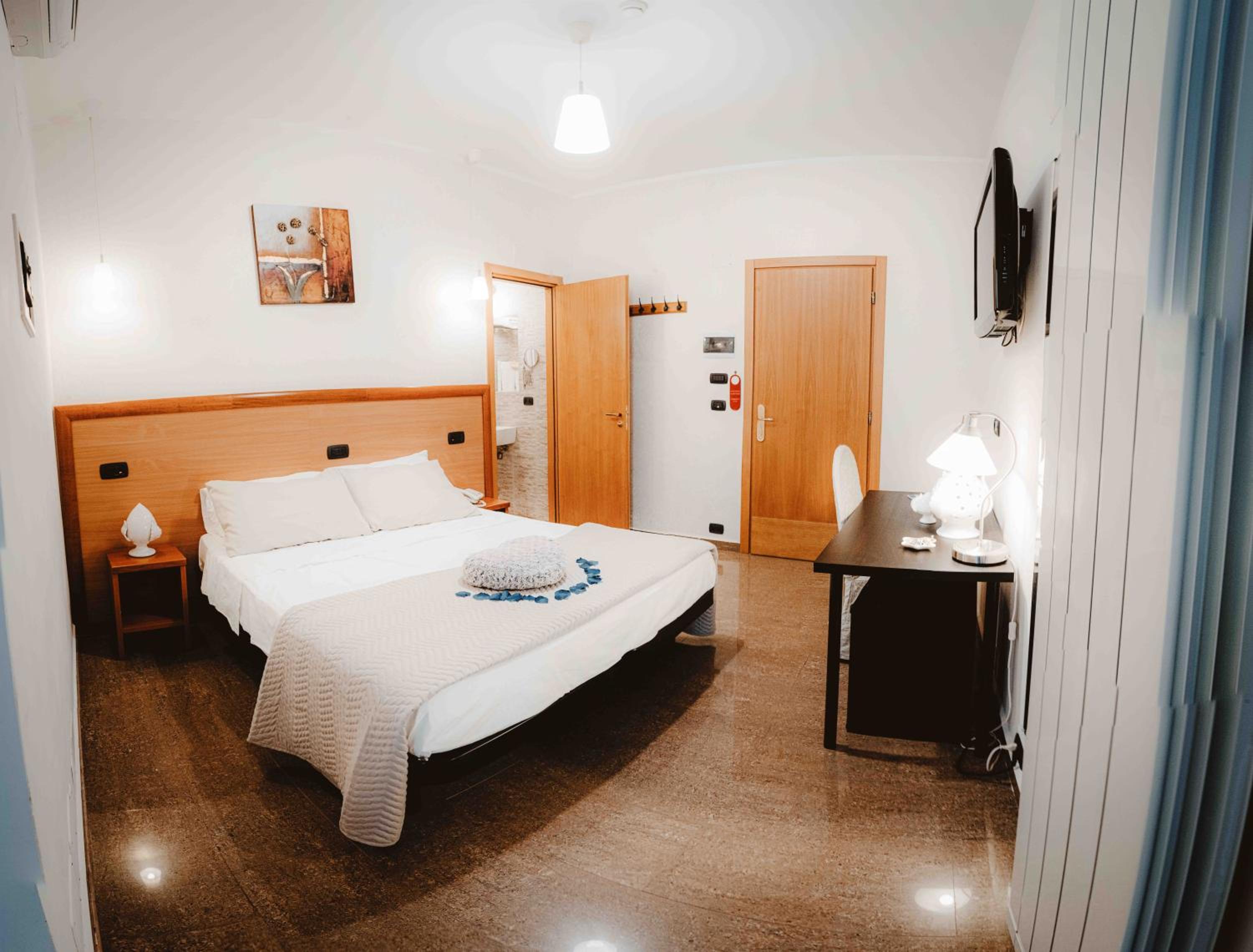 Double or Twin Room with Balcony - Photo 1