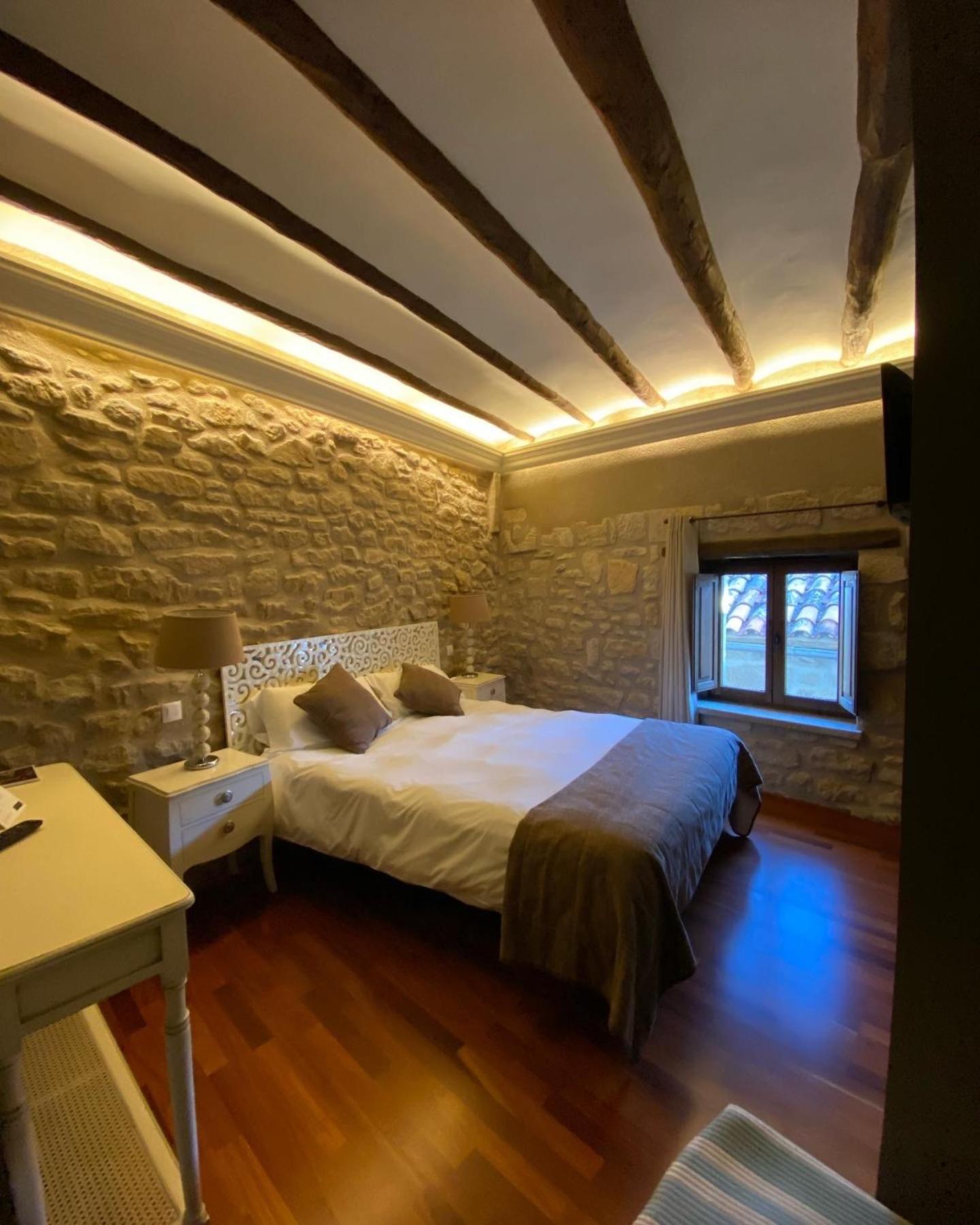 Double Room - Photo 3