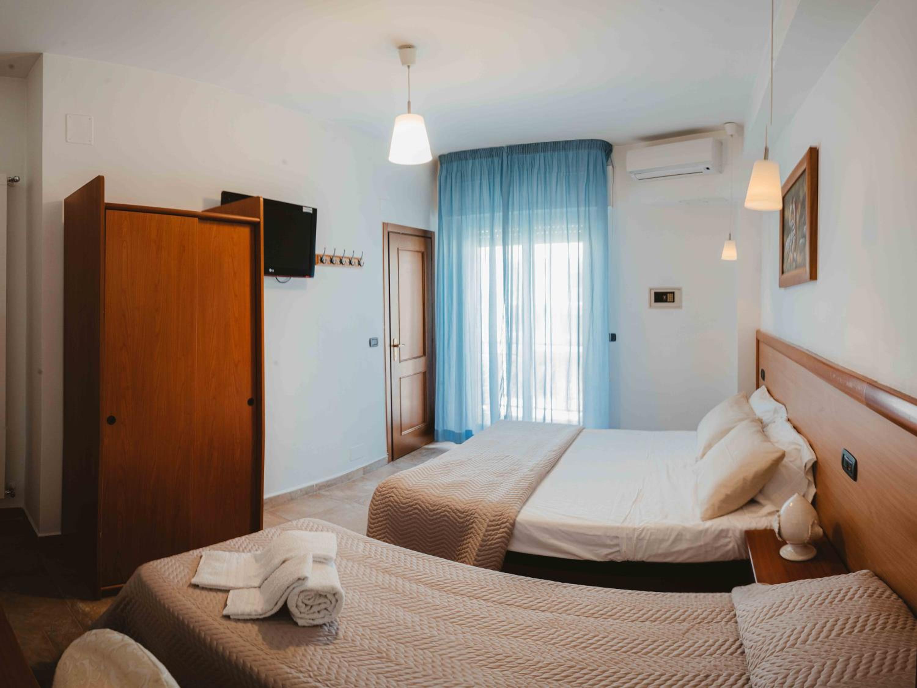 Triple Room - Photo 7