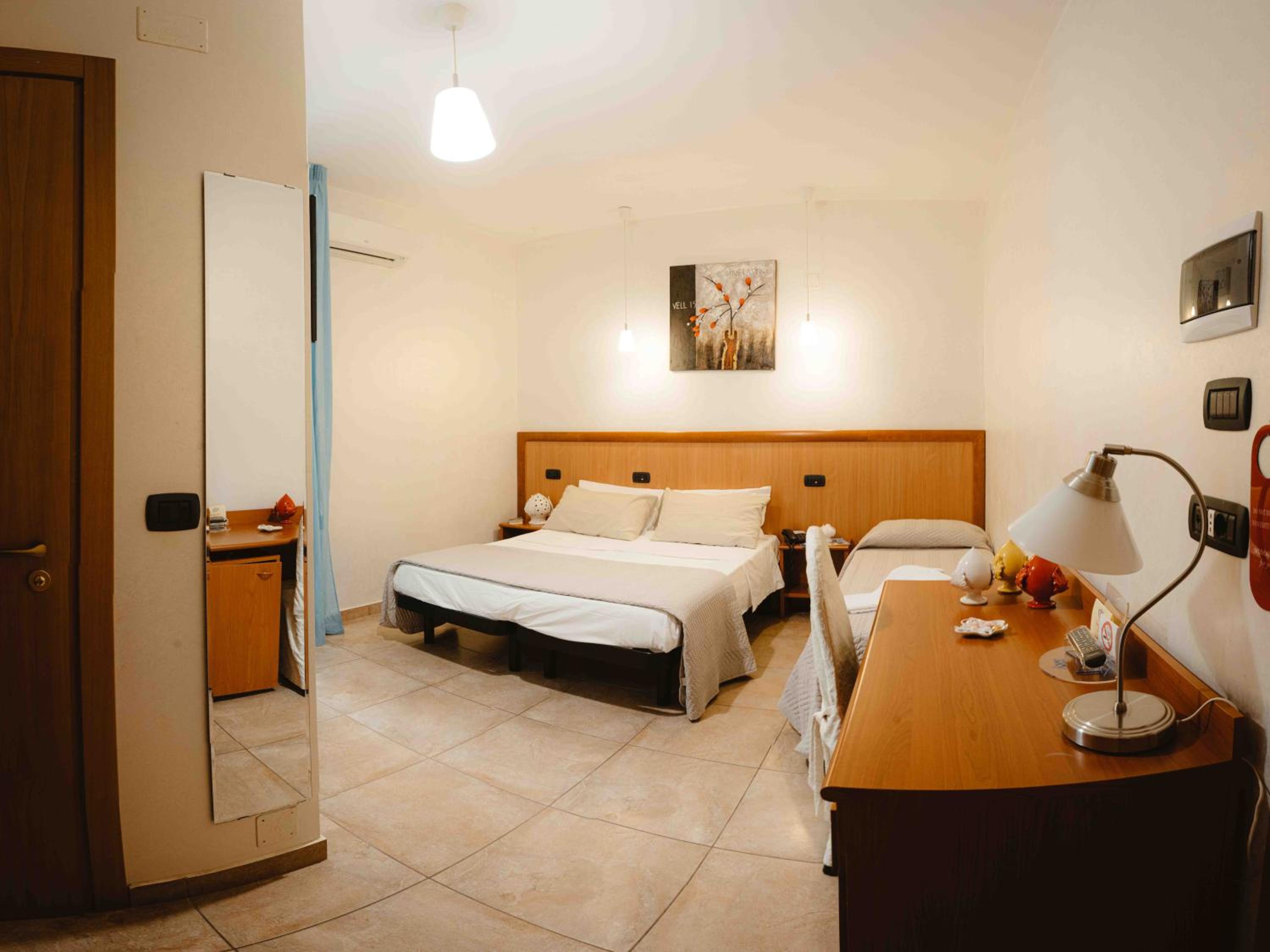 Triple Room - Photo 6
