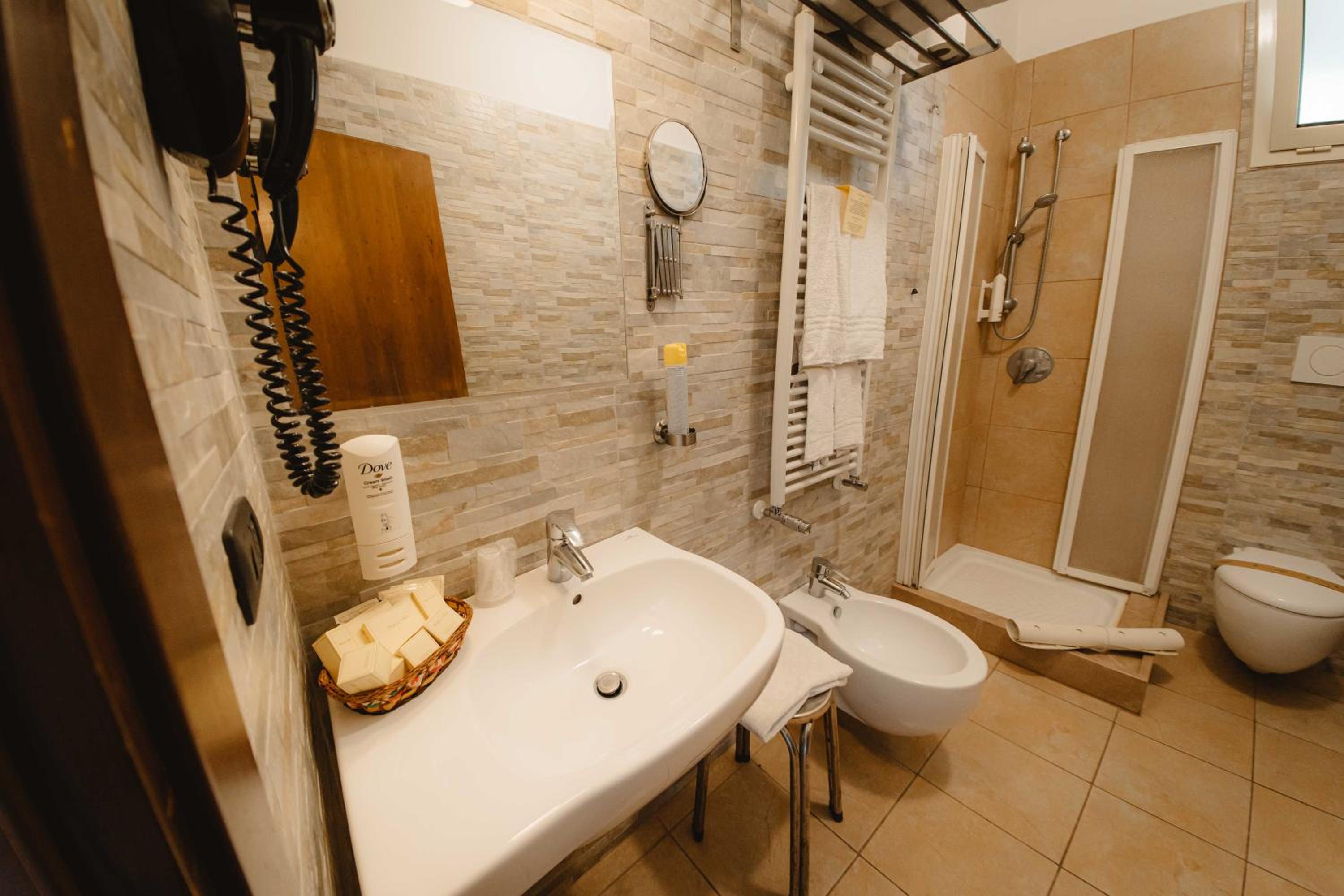 Triple Room - Photo 9