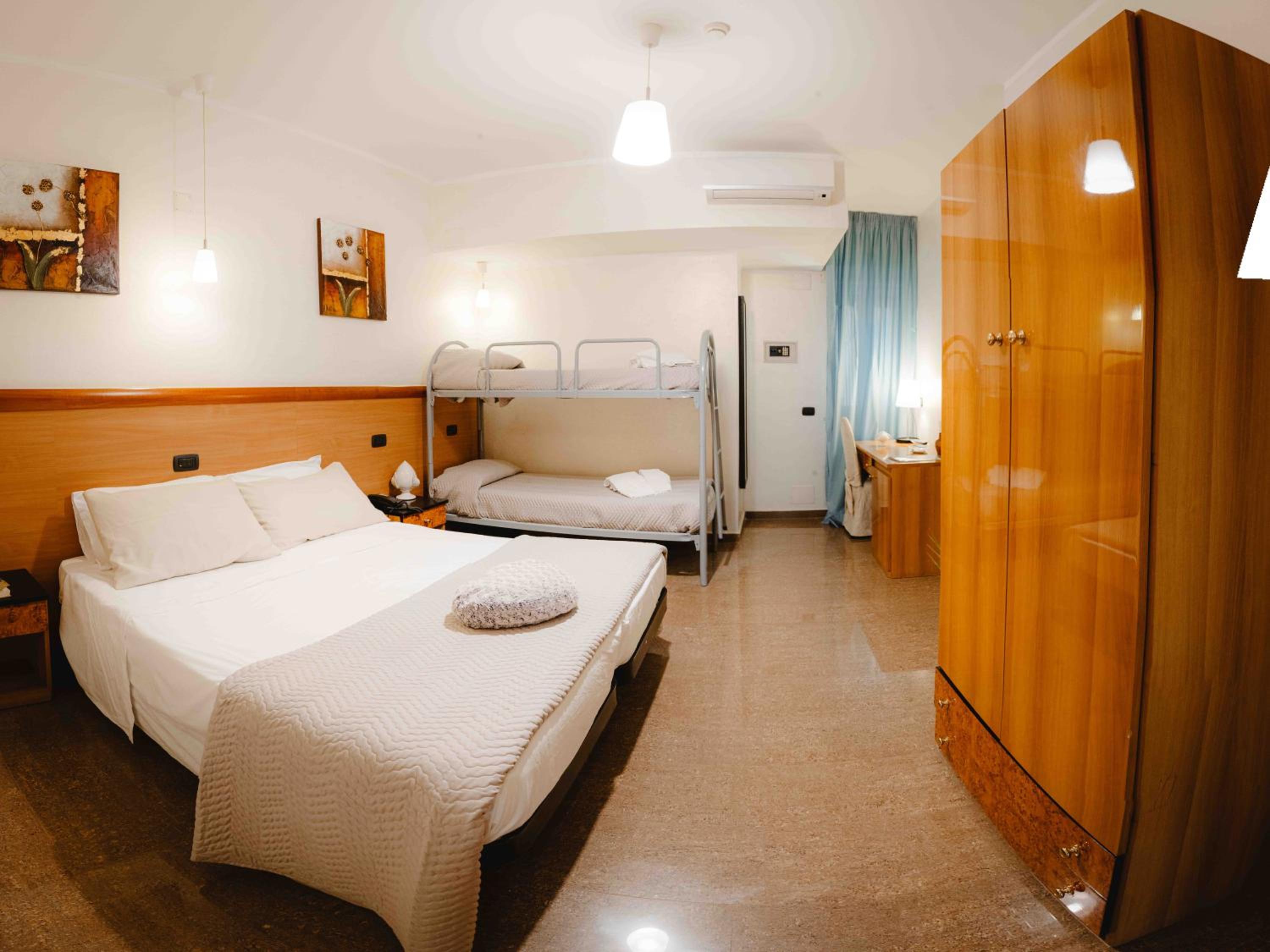 Comfort Quadruple Room - Photo 10