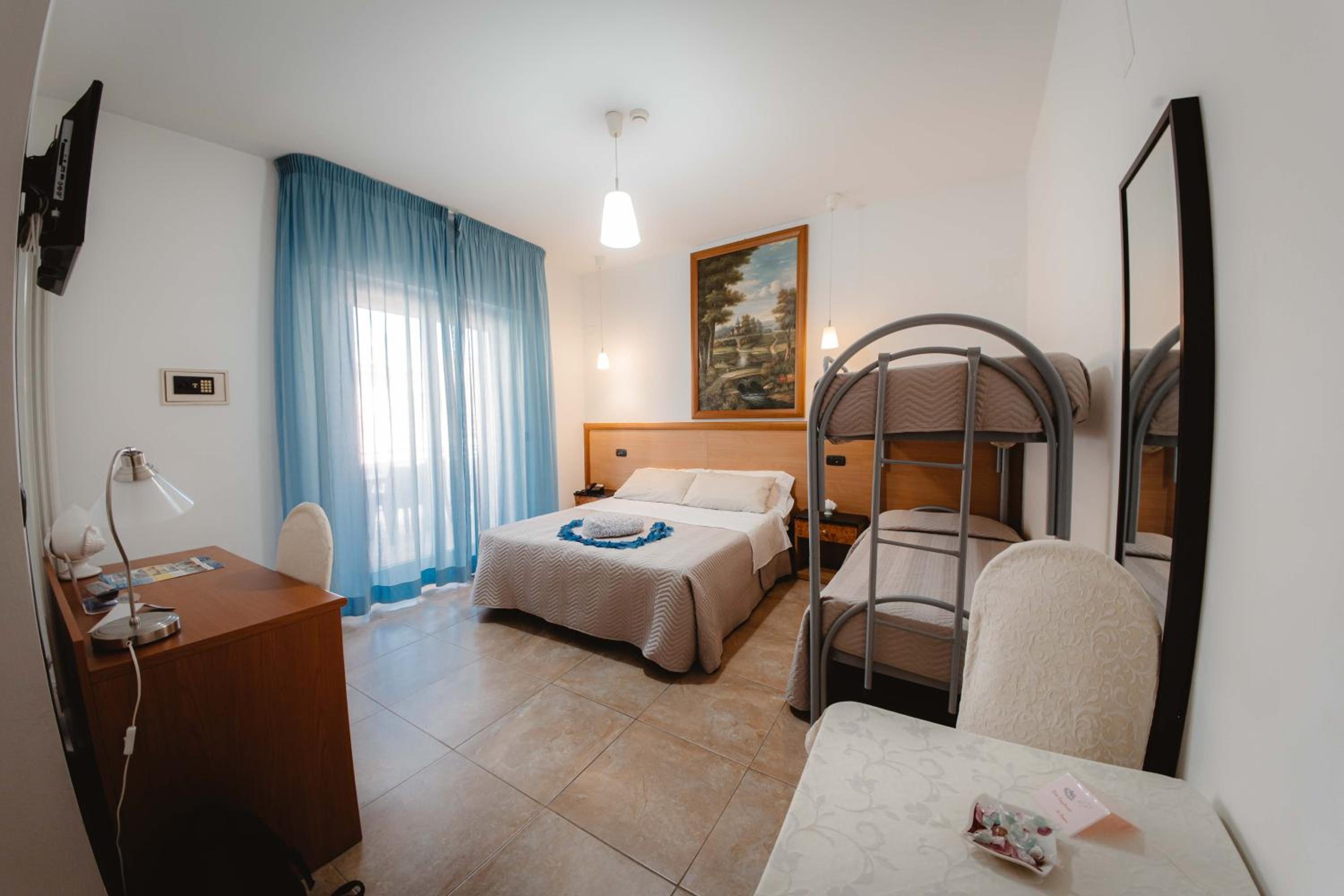 Comfort Quadruple Room - Photo 12