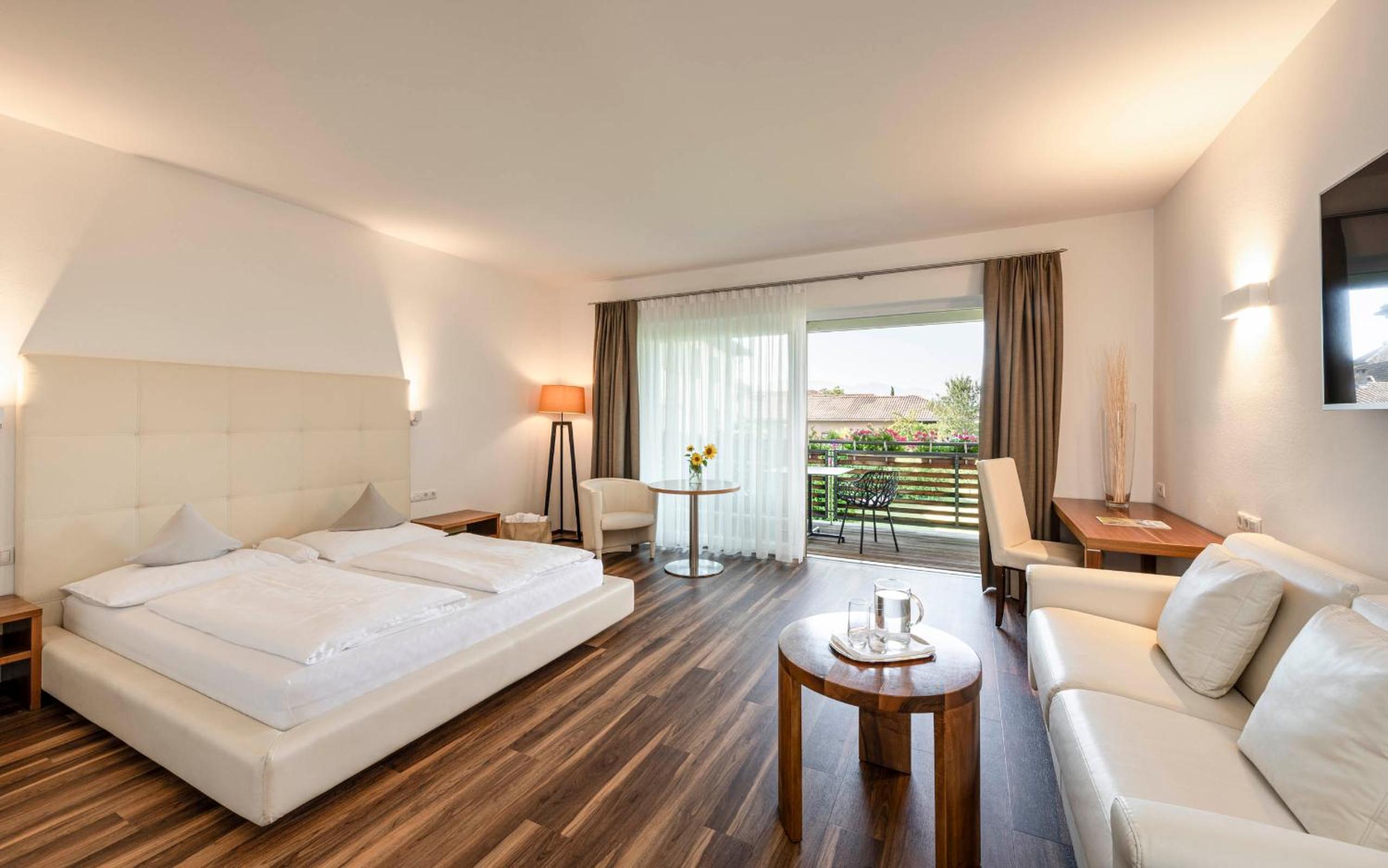 Junior Suite (2 Adults) - Photo 1