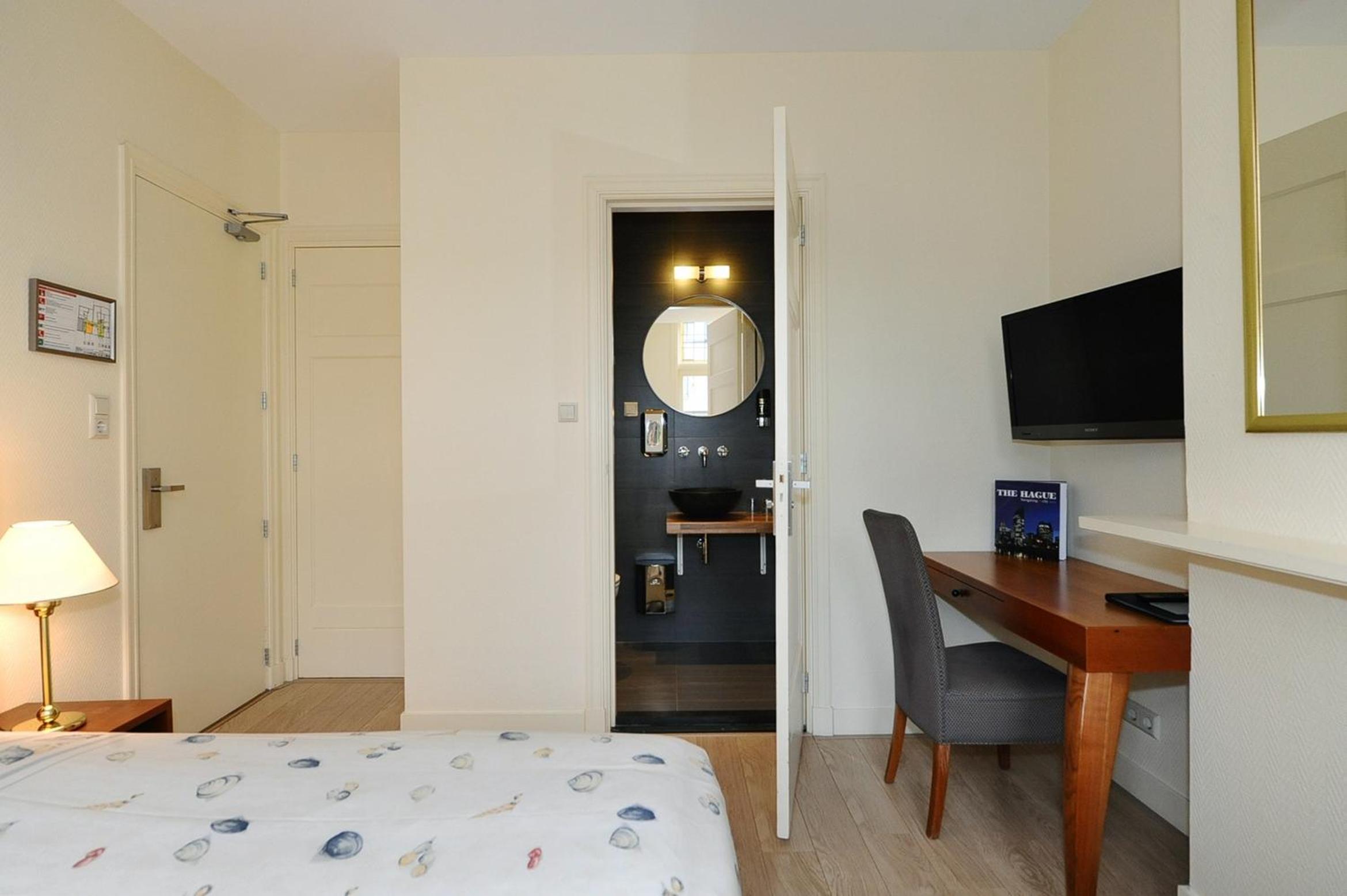 Twin Room with Terrace photo 3