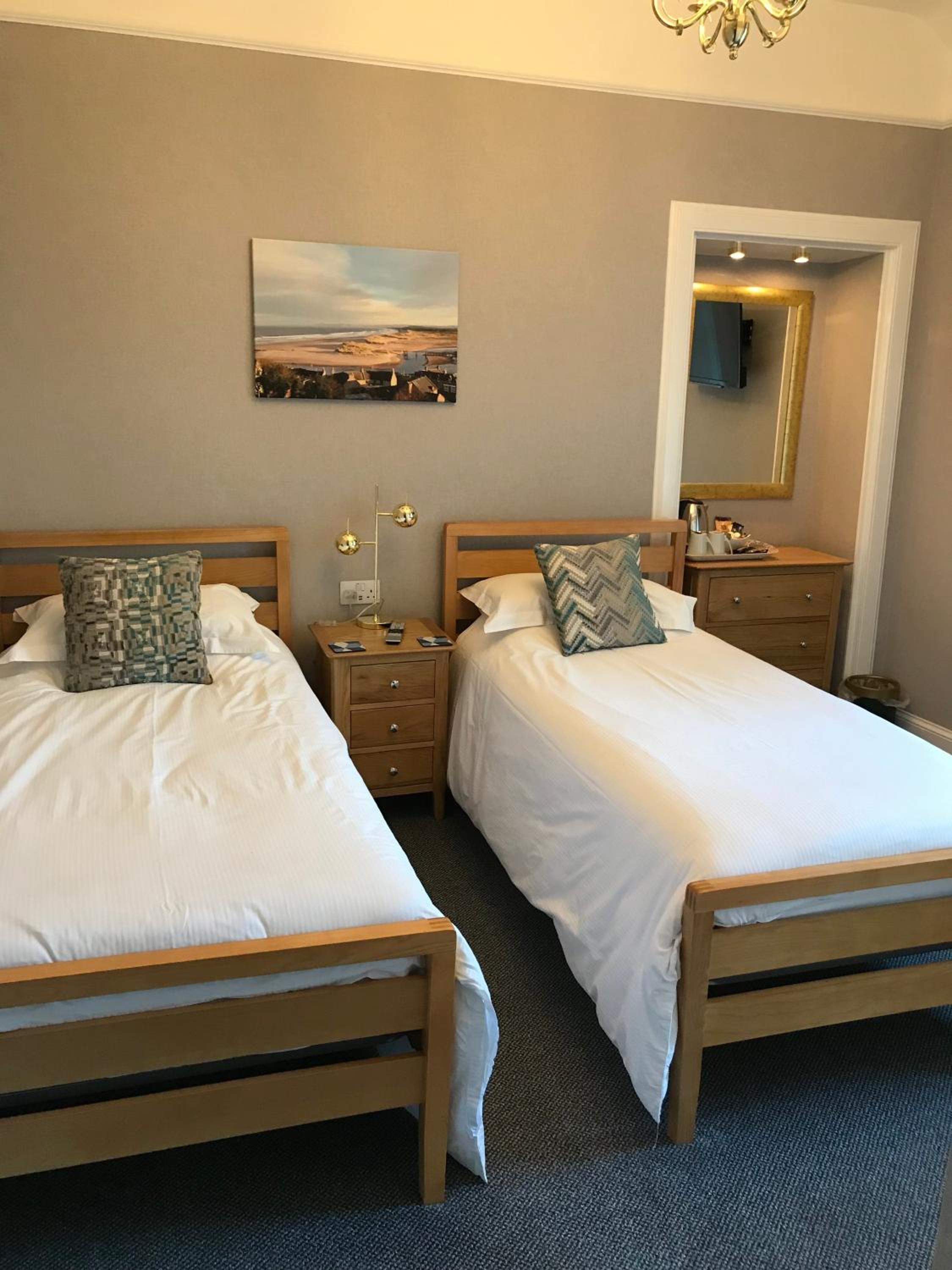 Twin Room with Shower