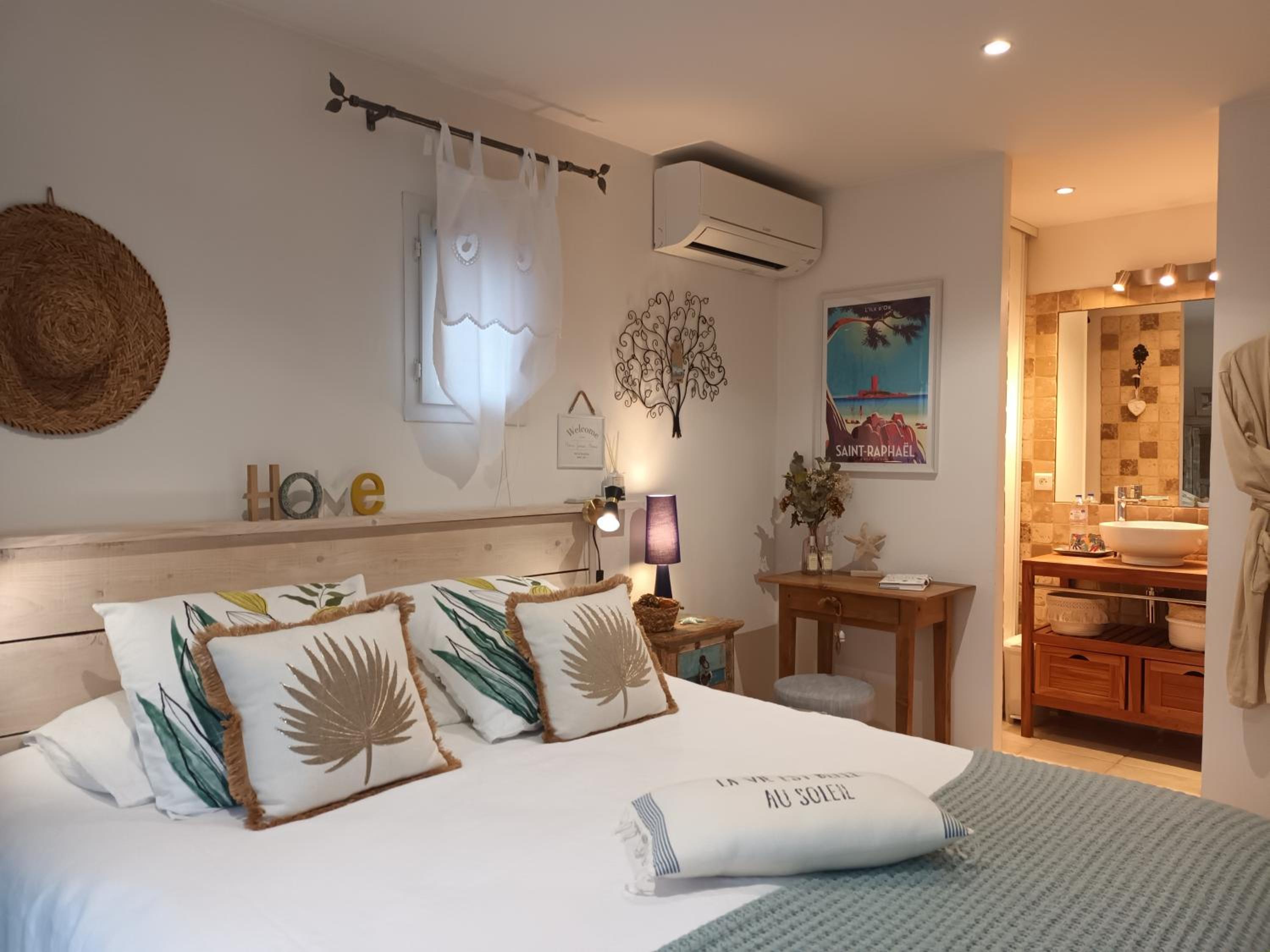 Double Room with Private External Bathroom photo 3