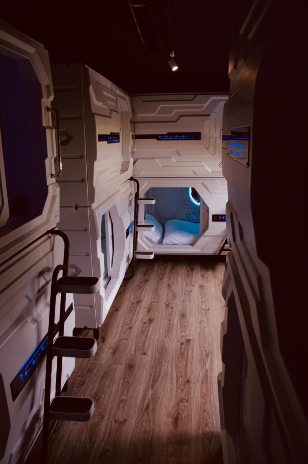 Bed in 8-Bed Mixed Dormitory Room photo 1
