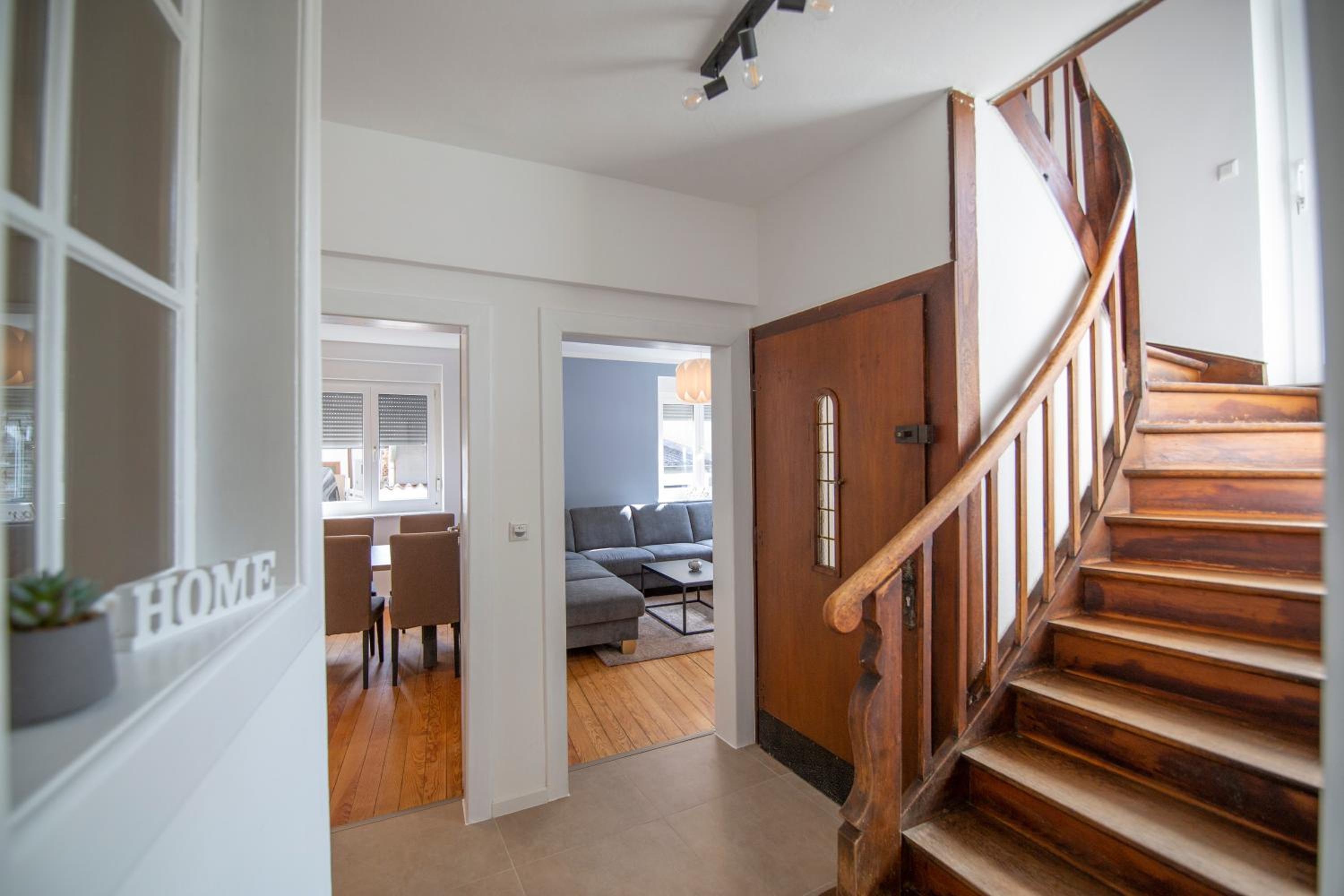 Five-Bedroom House photo 1