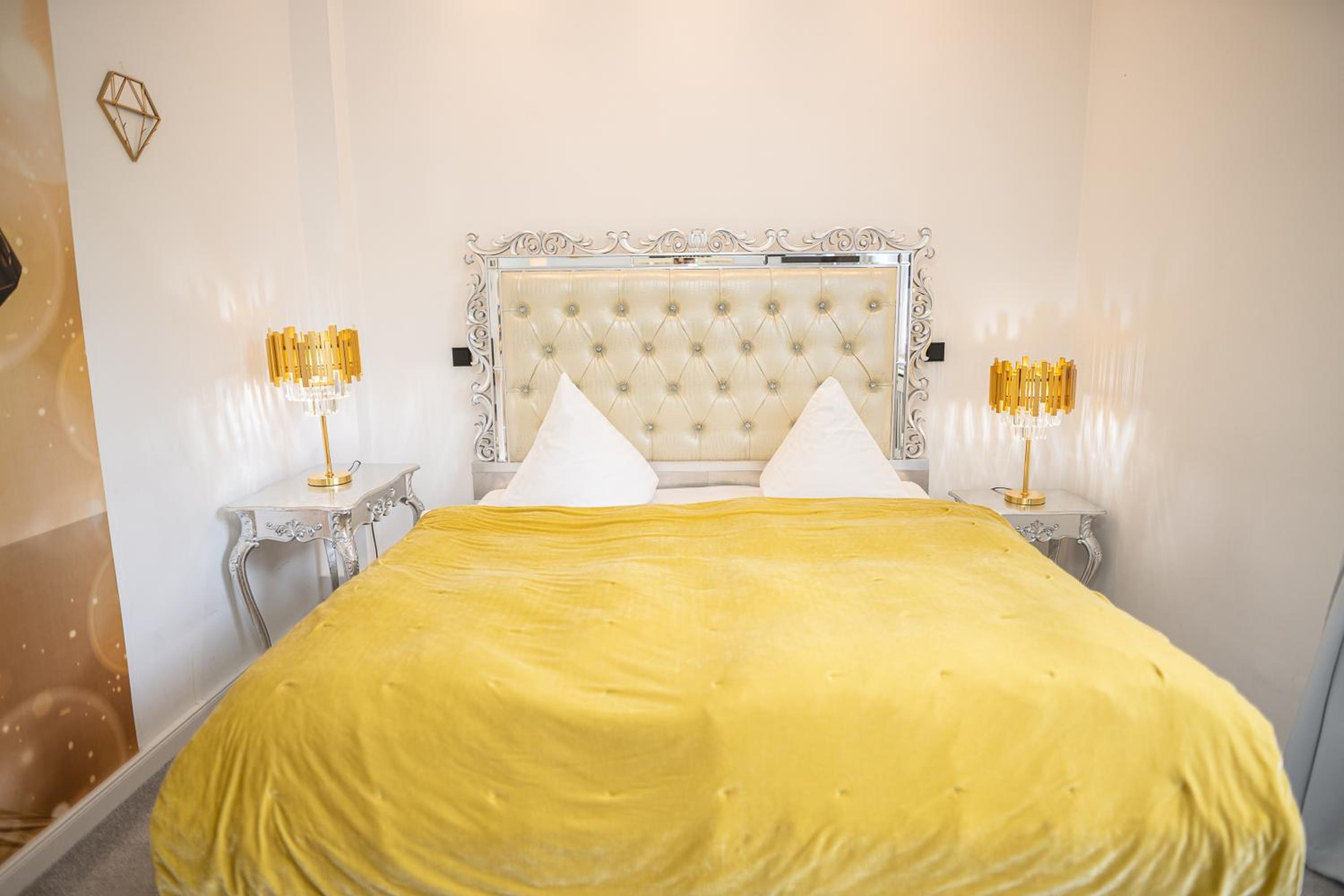 Deluxe Suite with Spa Bath