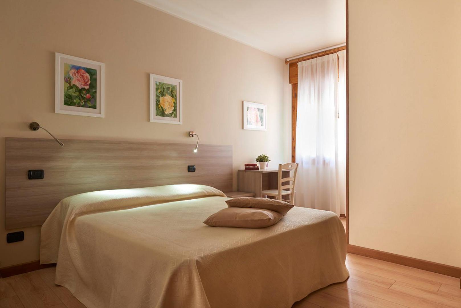 Double or Twin Room - Photo 4
