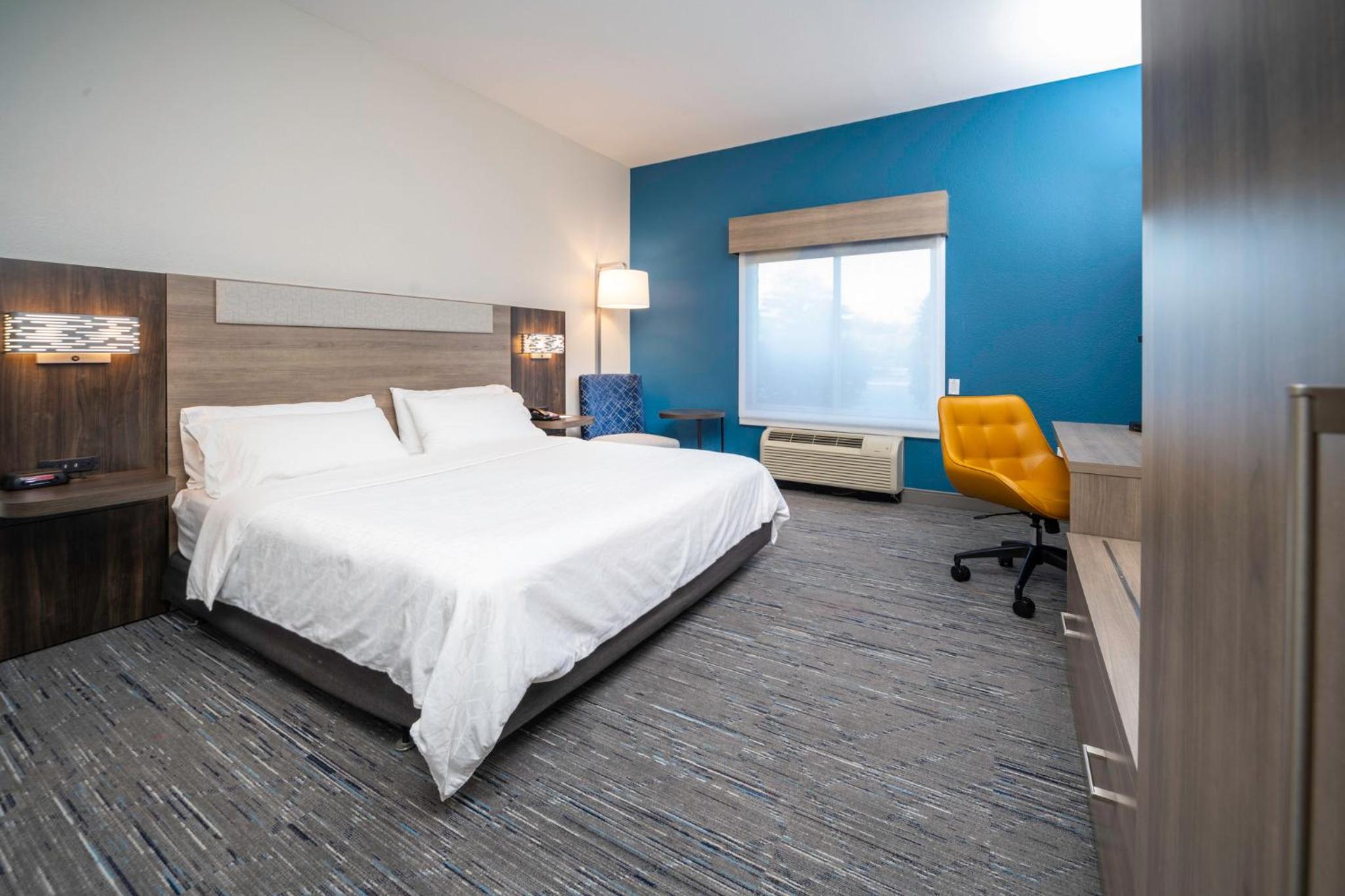 King Room - Mobility Access/Hearing Accessible - Photo 3