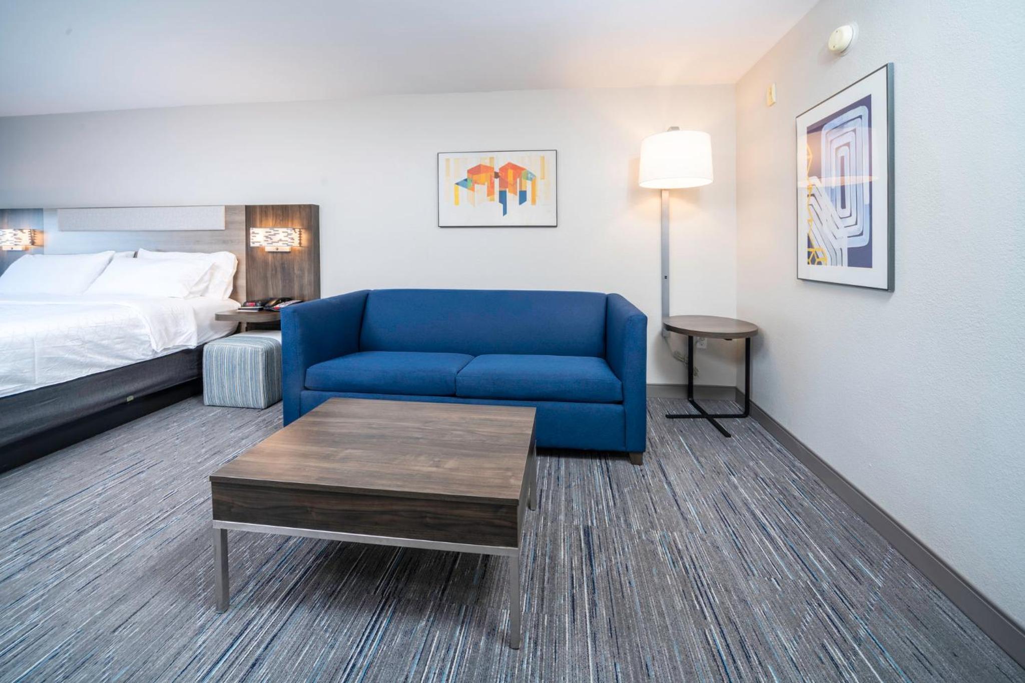 King Suite with Sofa Bed - Photo 12