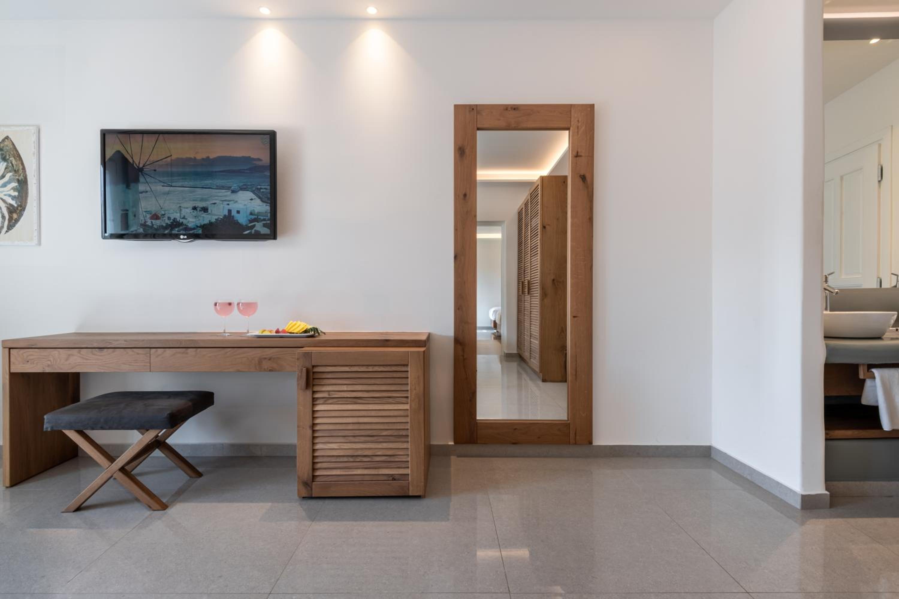 Superior Family Suite - Photo 7
