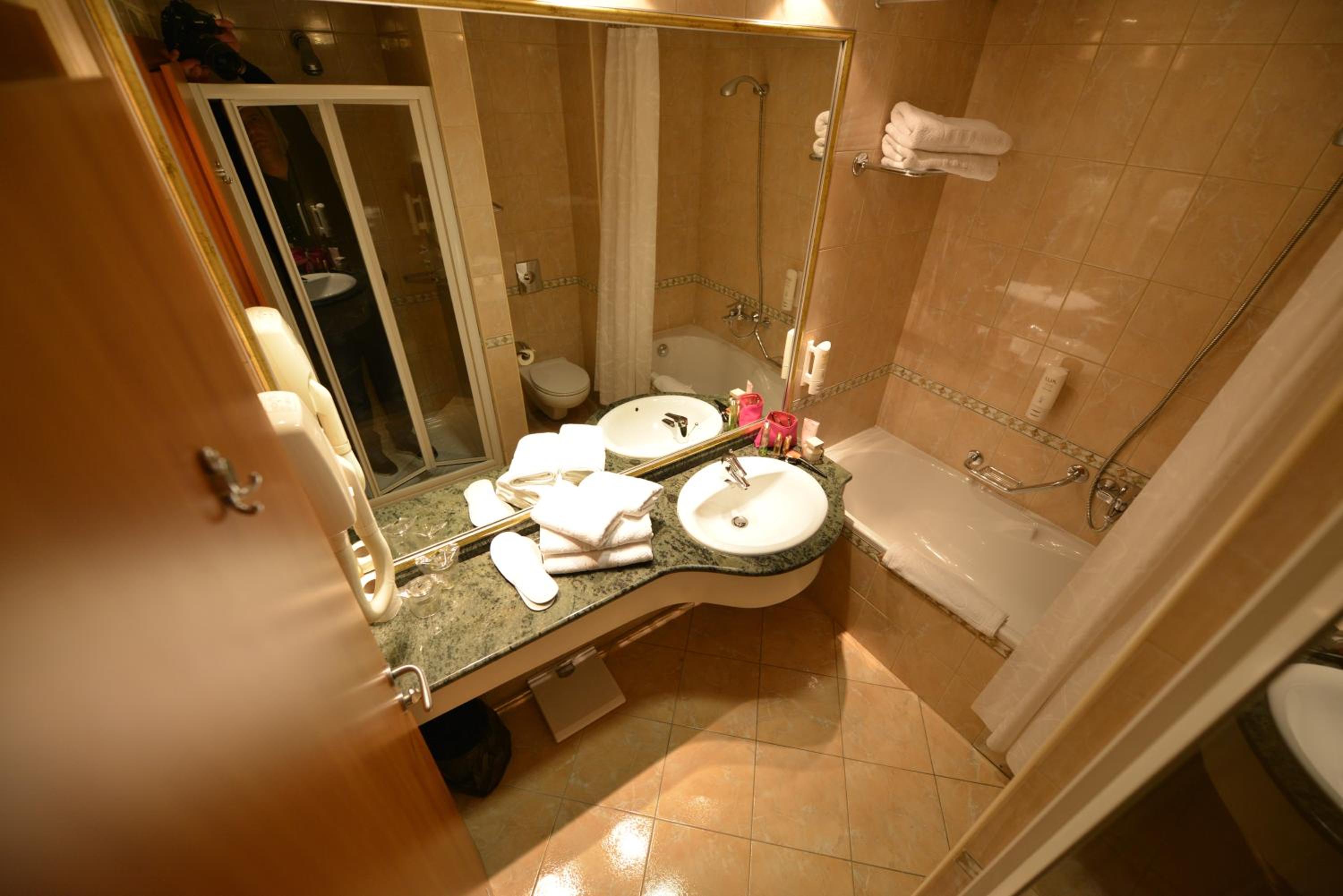 Double Room - Photo 9