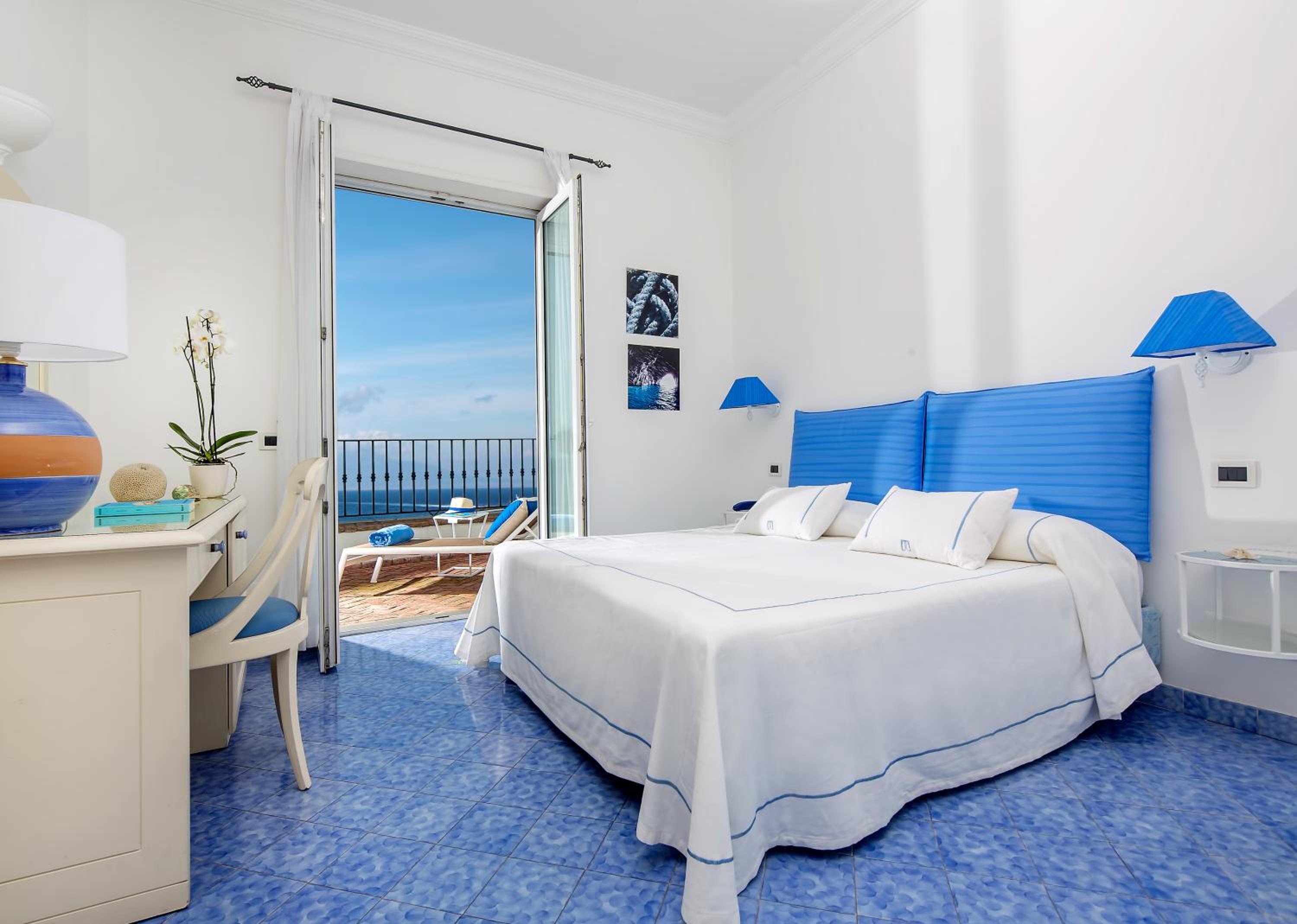 Deluxe Double Room with Sea View - Photo 1