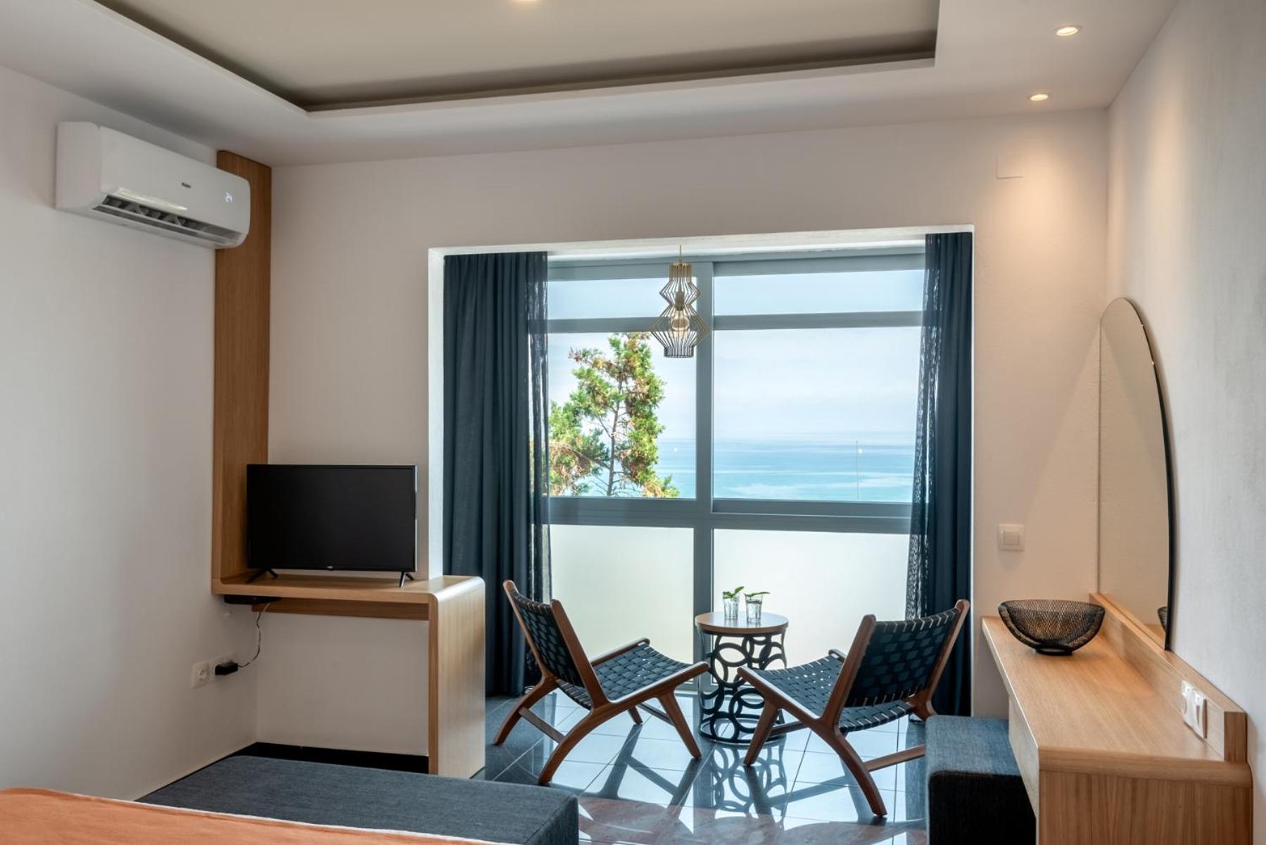 Executive Suite - Photo 5