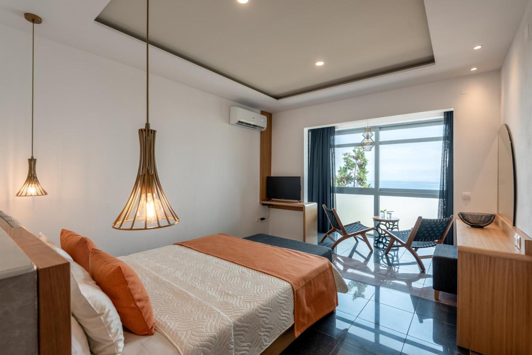 Executive Suite - Photo 1