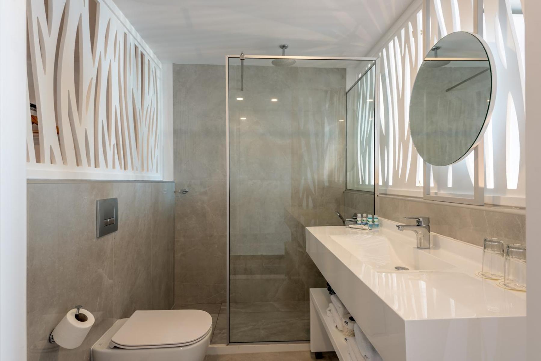 Executive Suite - Photo 4