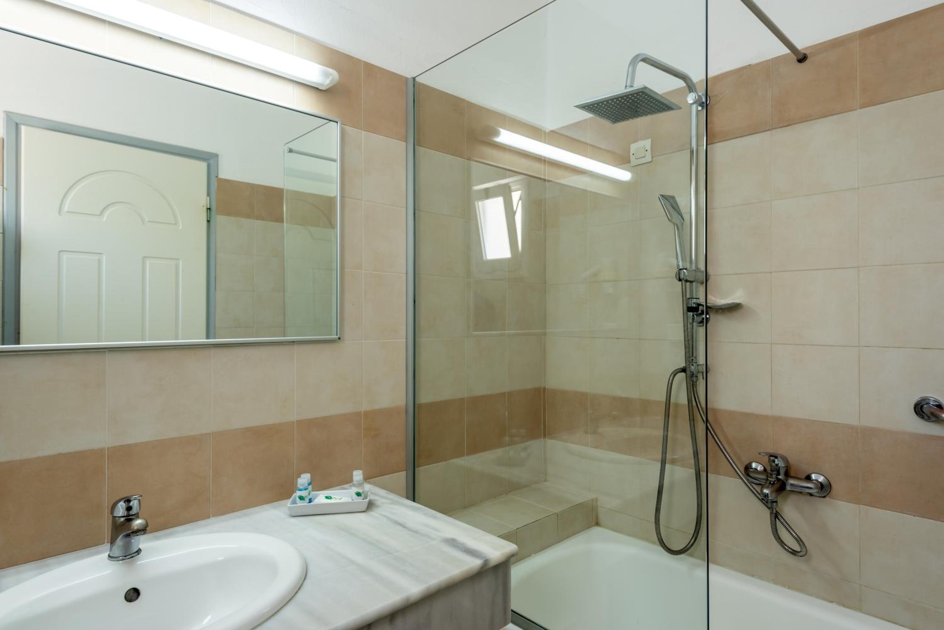 Standard  Room - Photo 4