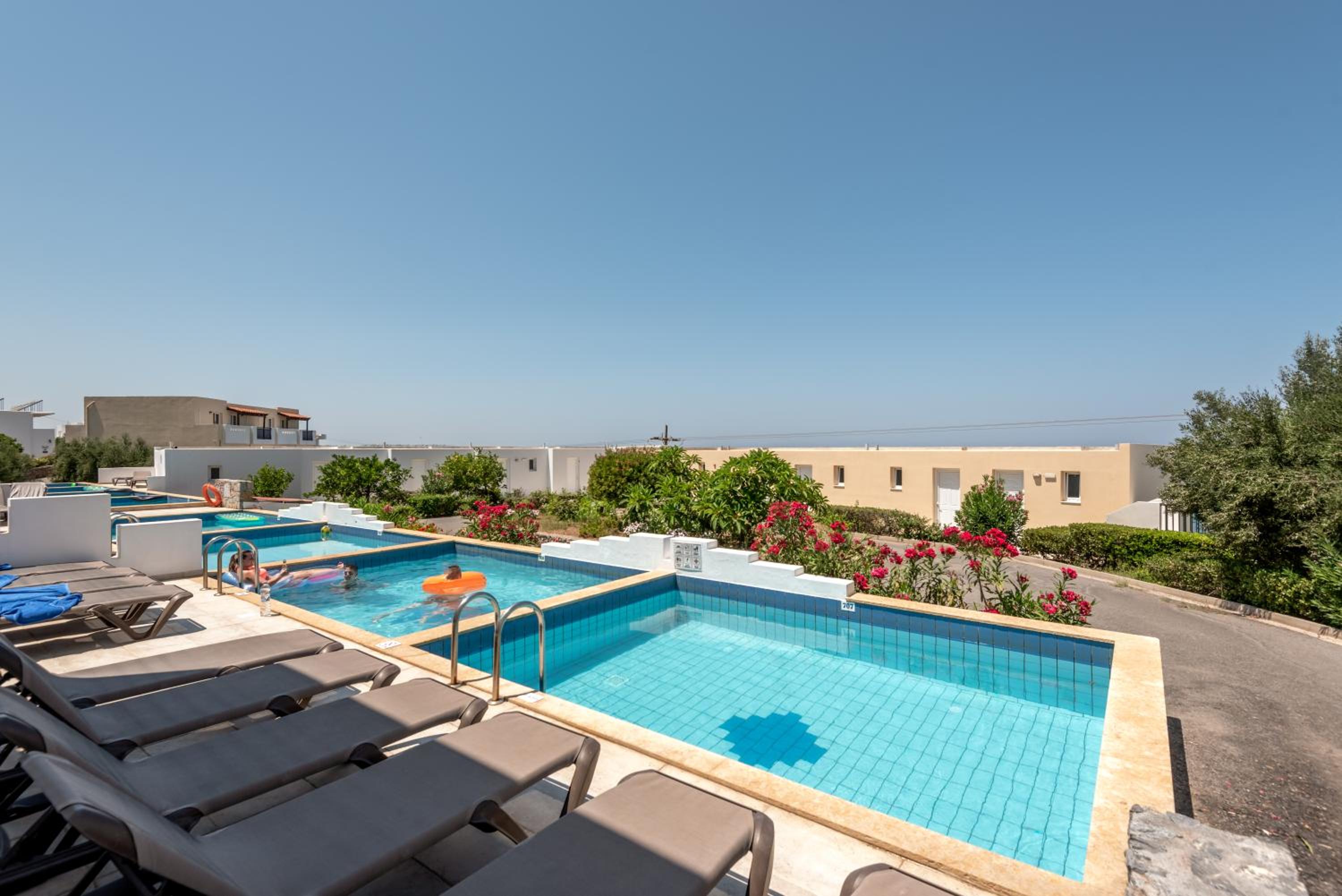 Villa with Private Pool - Photo 5