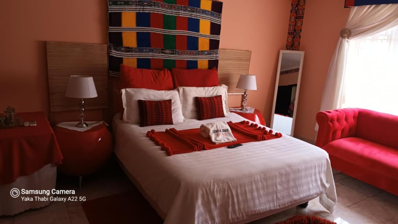 Executive Suite - Photo 3