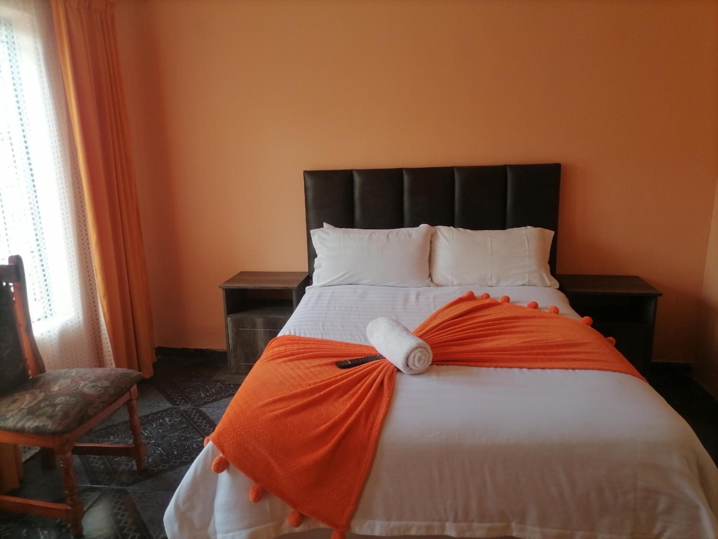 Budget Double Room - Photo 7
